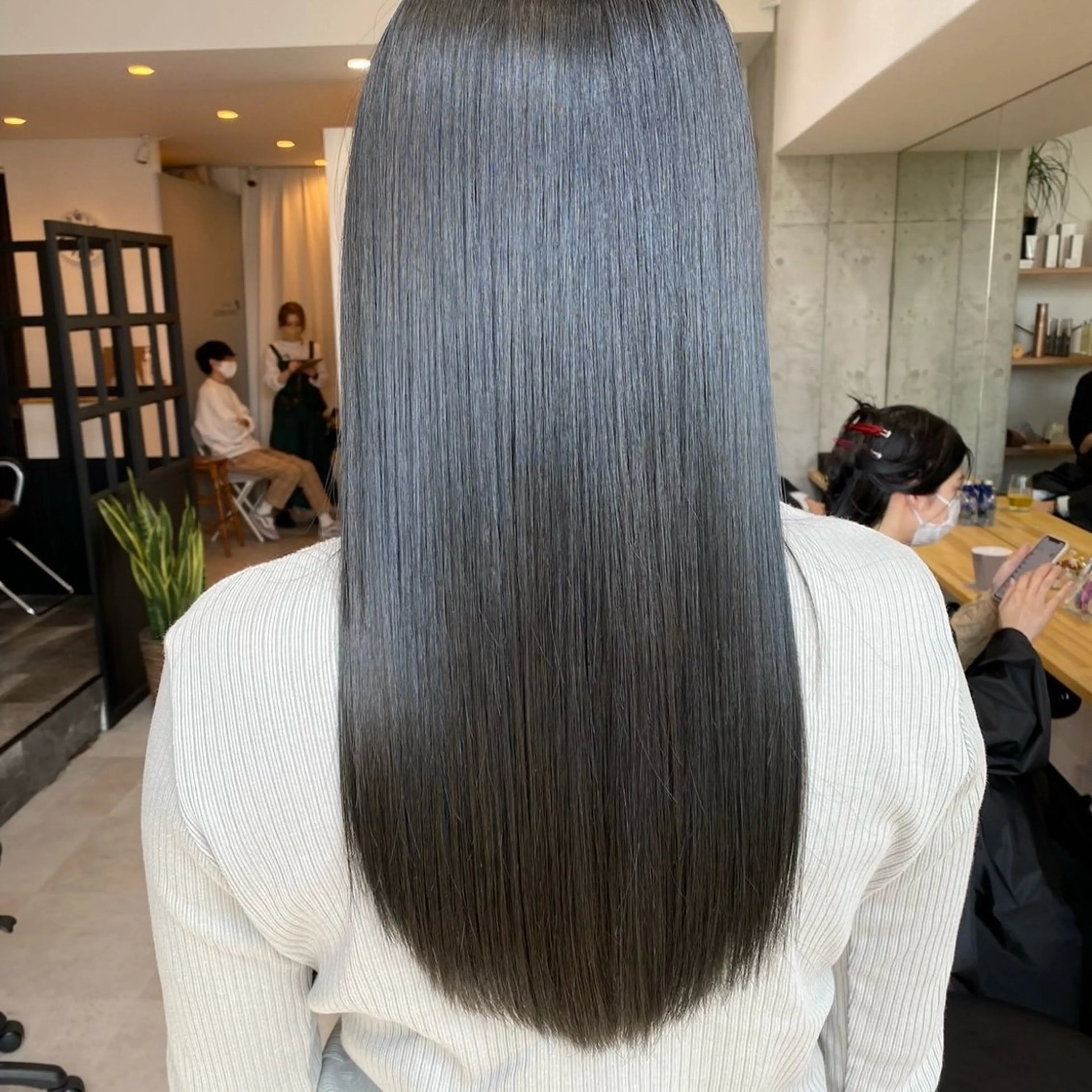 ロング カラー ヘアカラー トリートメント ブリーチなし 暖色カラー/井上あいのヘアスタイル