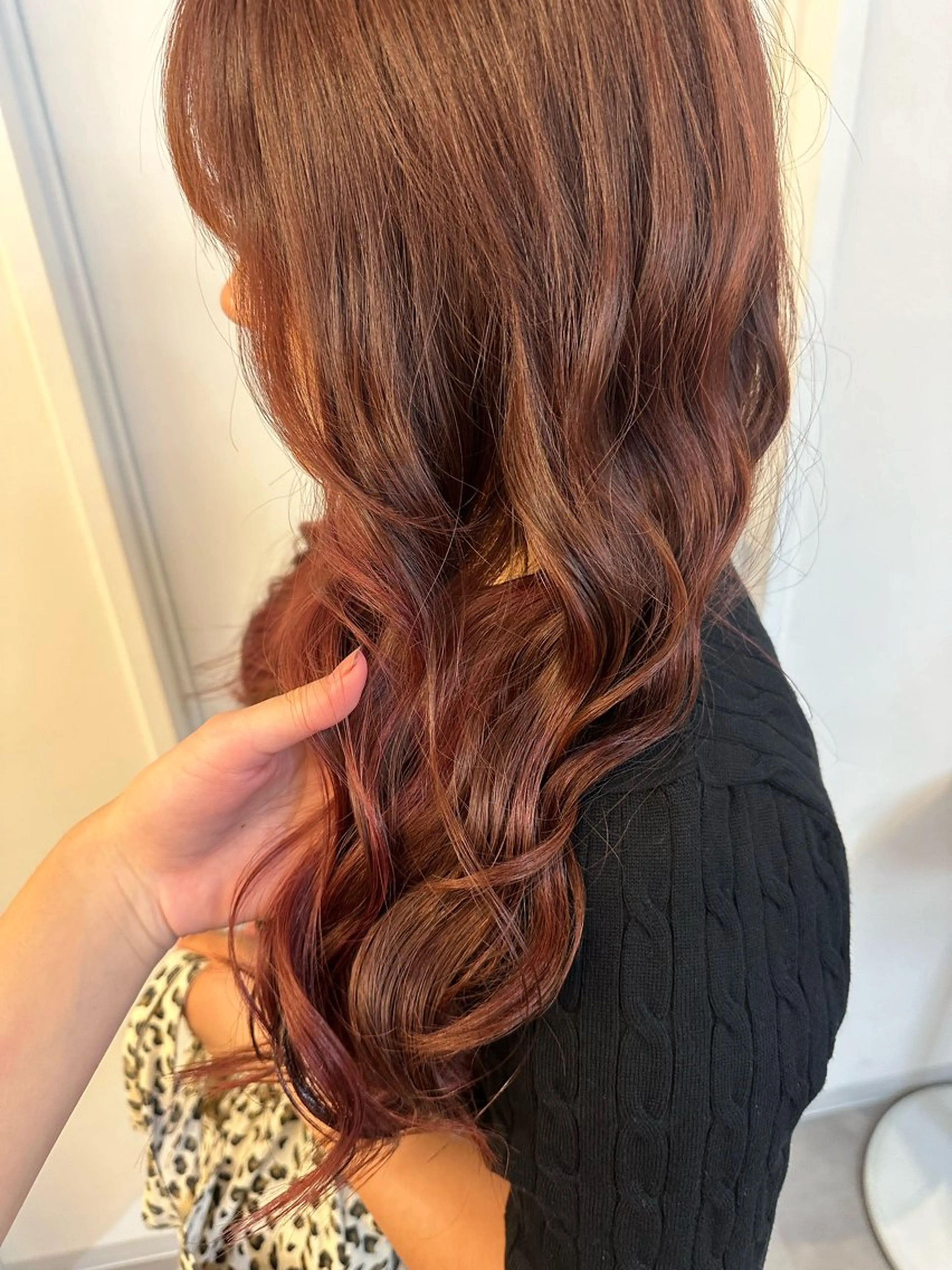 ロング カット ヘアカラー オノ アイラのヘアスタイル