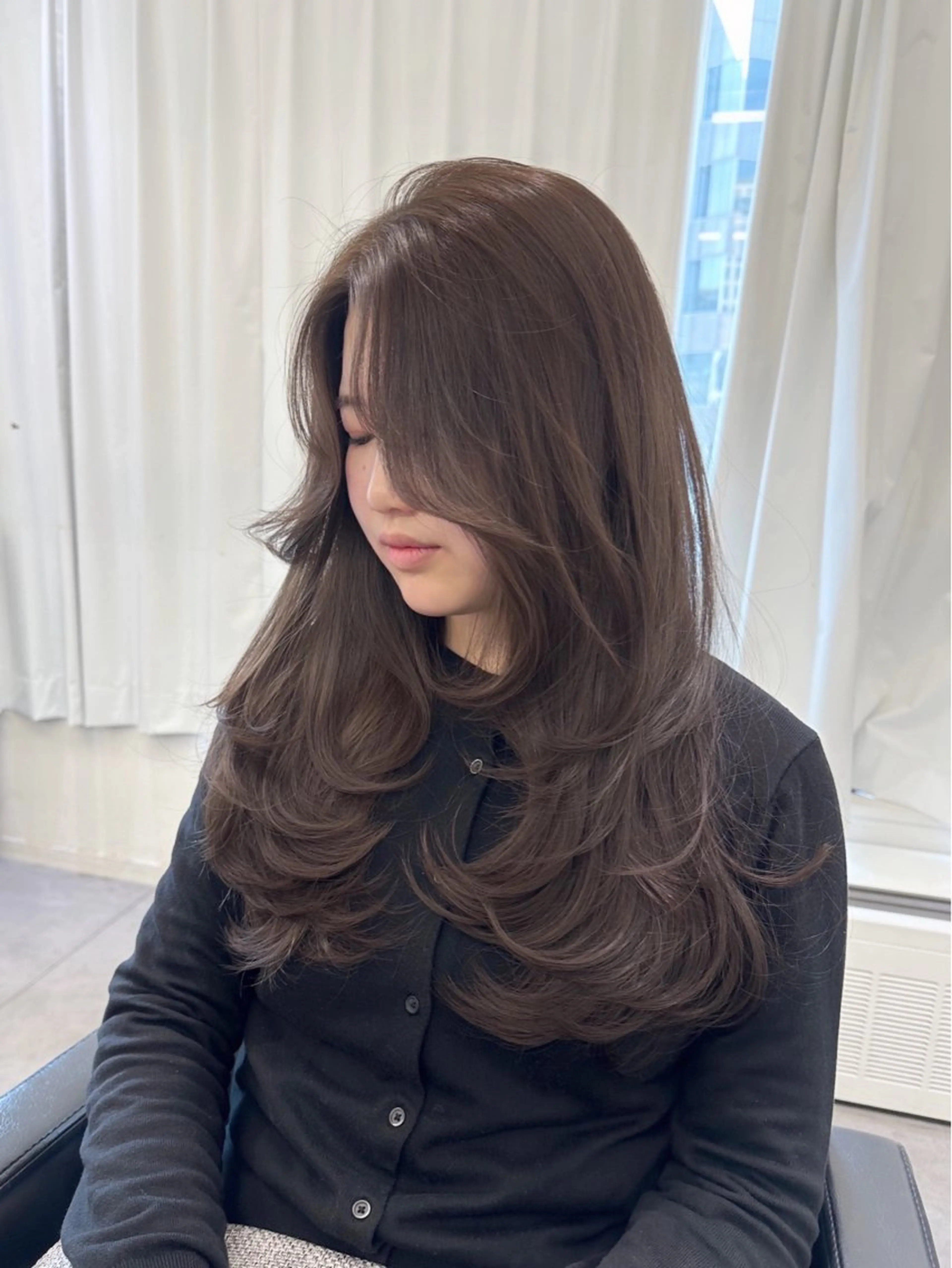 ロング トレンドレイヤー/ 透明感カラーのヘアスタイル