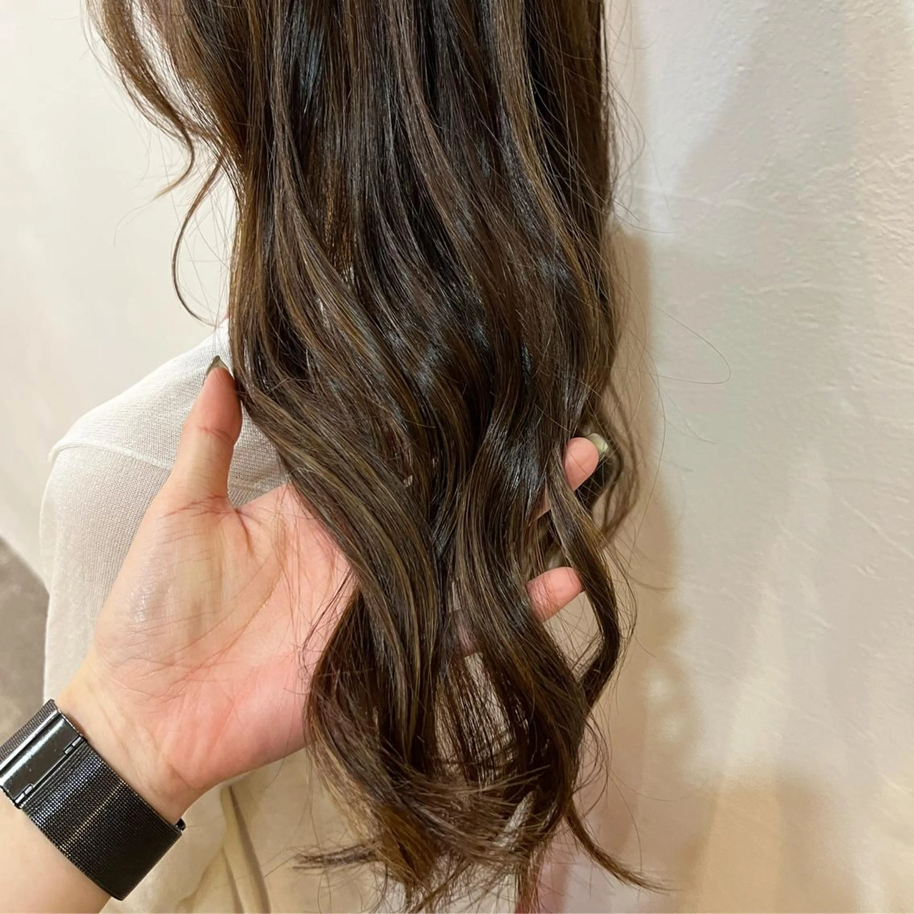 セミロング カラー オリーブカラー mia over hairのヘアスタイル
