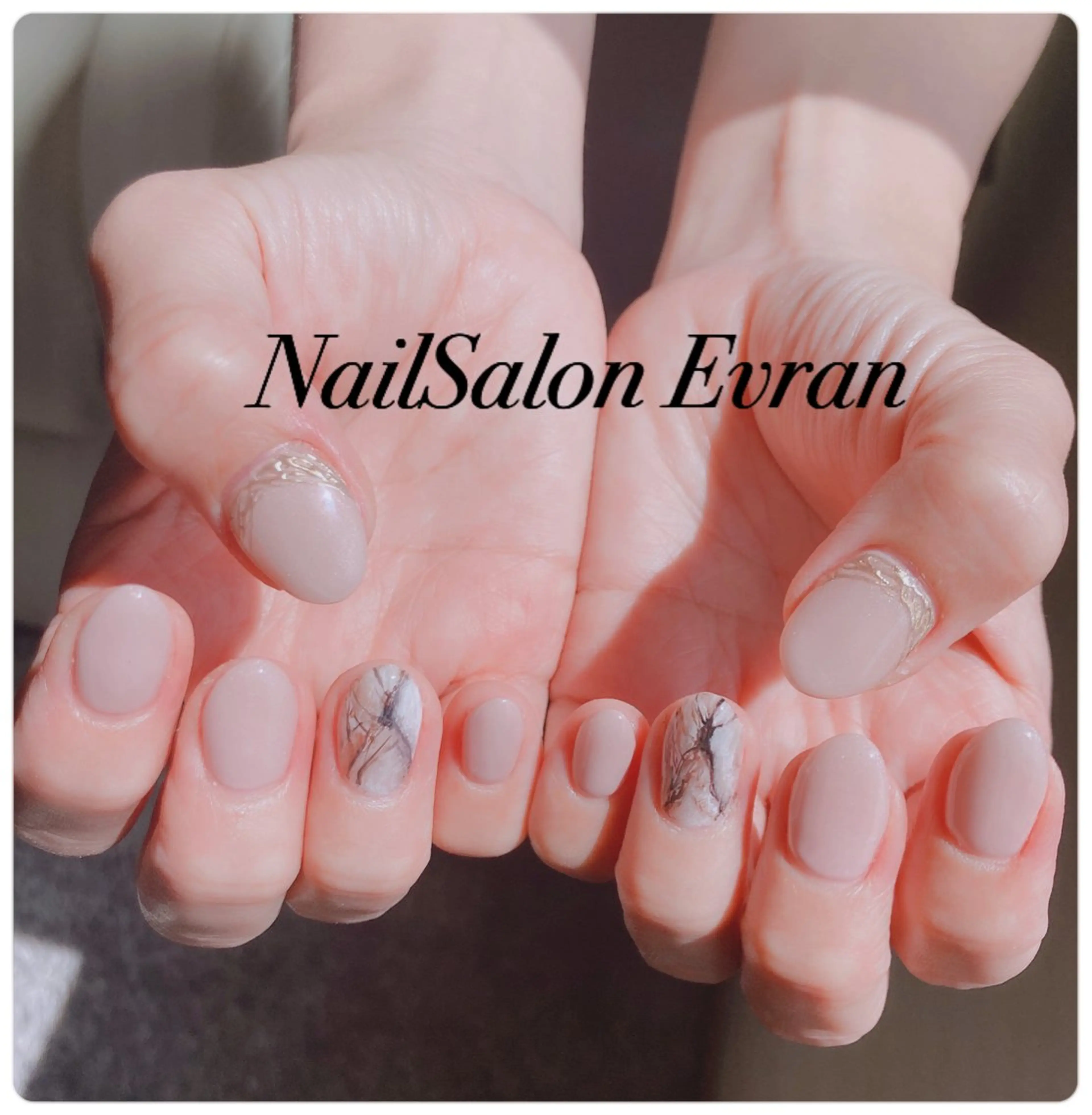 ネイル アートネイル フレンチネイル マグネットネイル 持ち込み ニュアンスネイル ハンドネイル Nail salon Evranのネイルデザイン