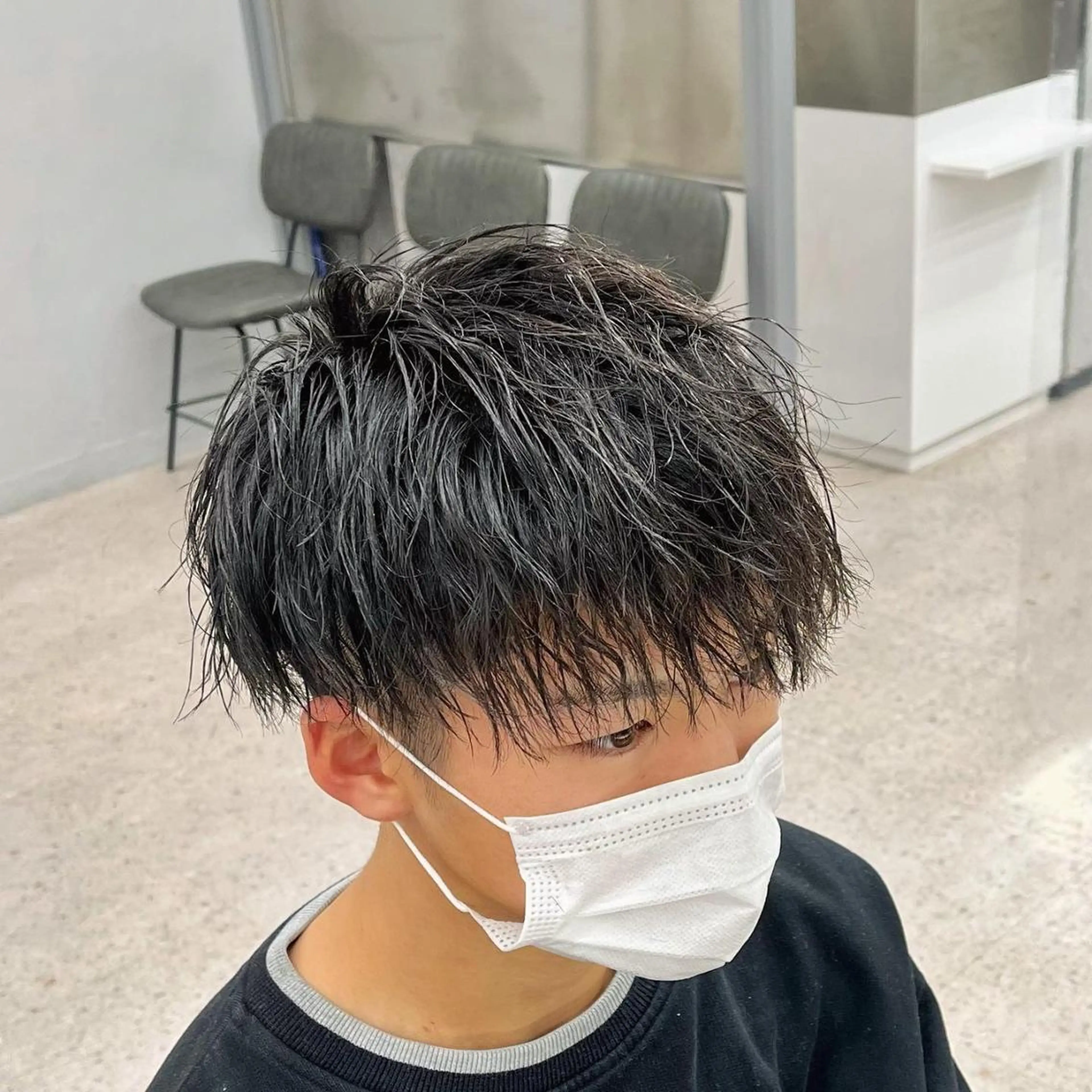 ショート パーマ ヘアアレンジ メンズ センターパート フェードカット マッシュ メンズパーマ メンズツイストパーマ mihoko/ ニュアンスパーマの眉毛・アイブロウイメージ