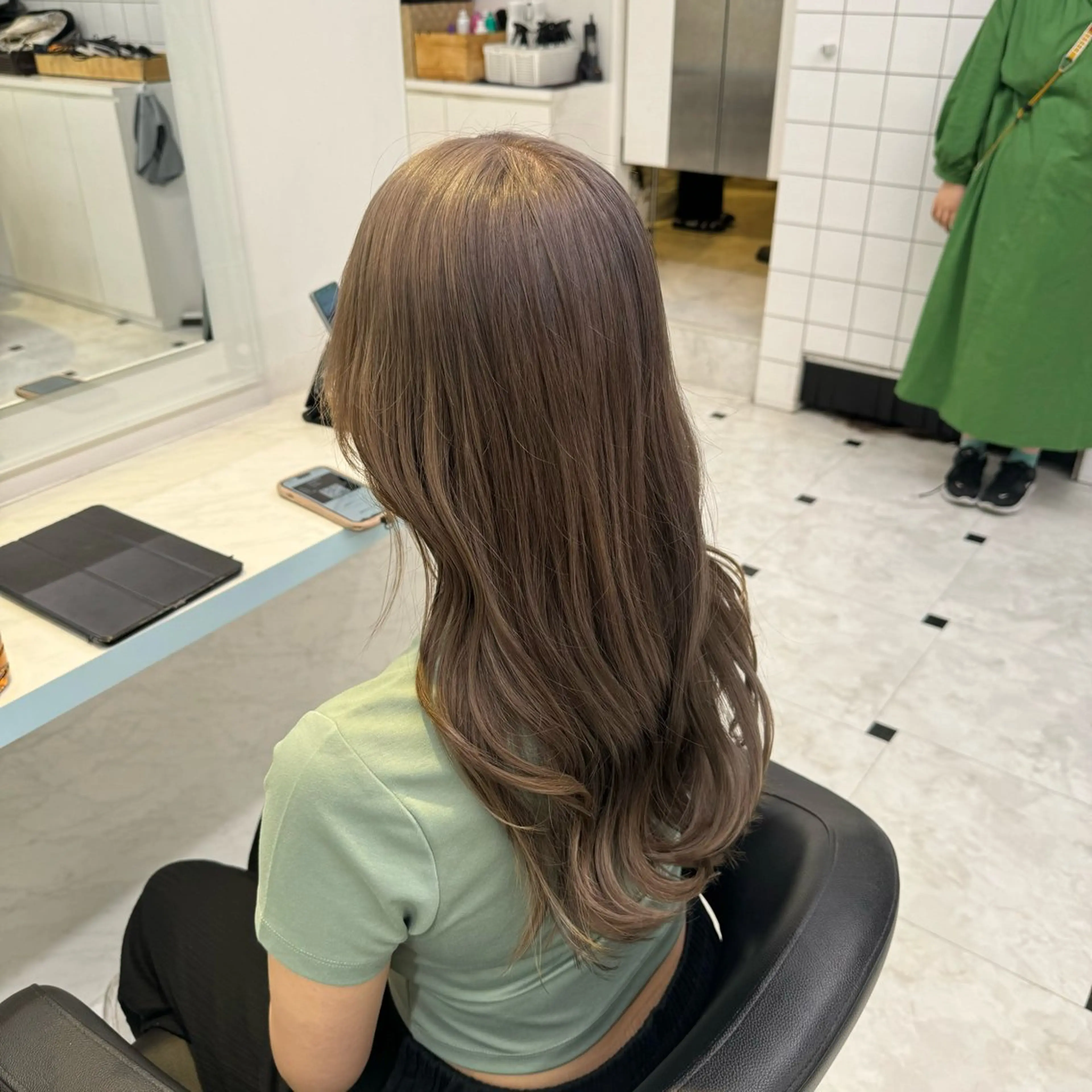 ロング カラー ヘアカラー 🤎モテ髪＆透明感 ミルクティー🥣🤎のヘアスタイル