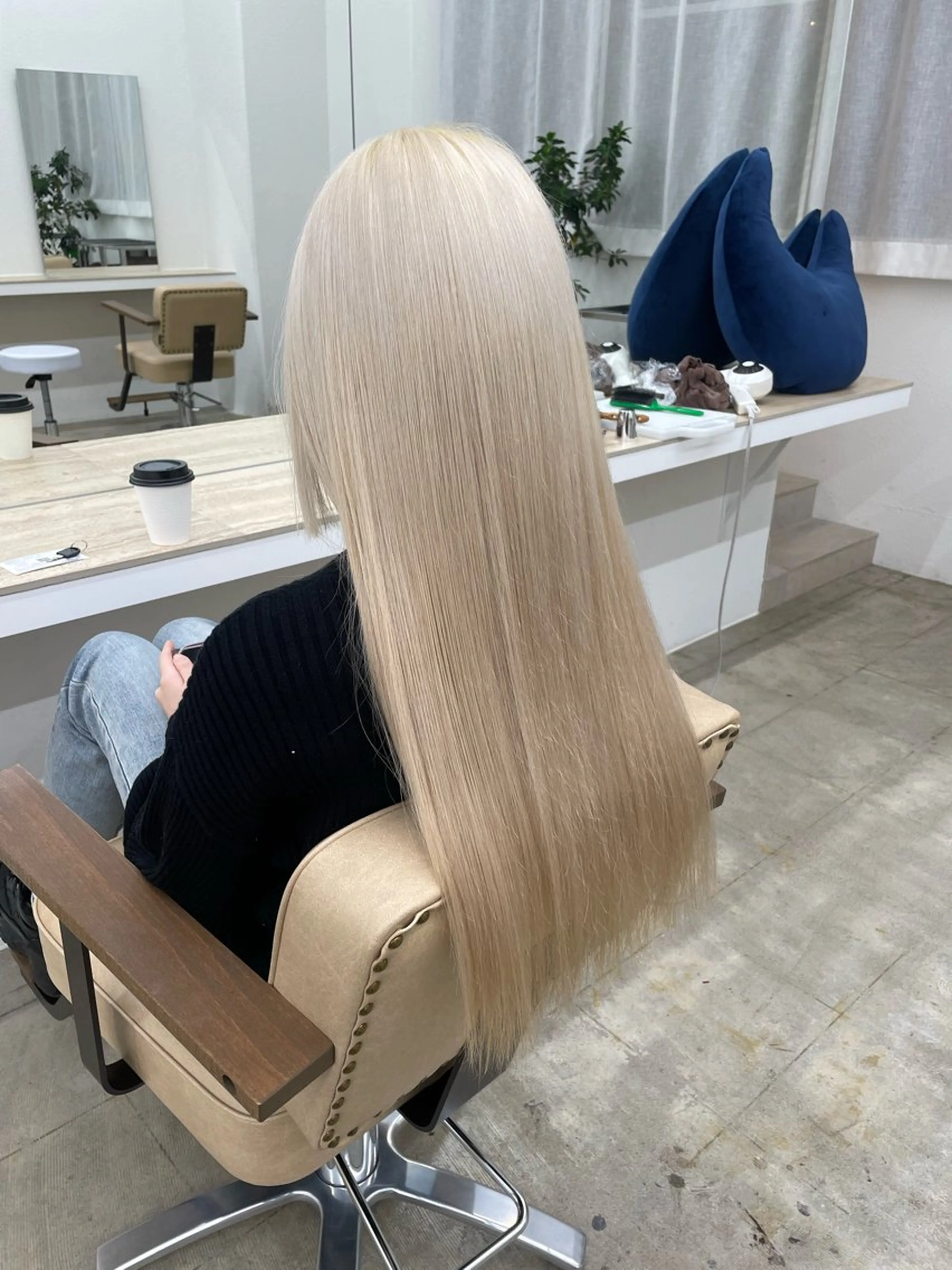 ロング カラー ブリーチ ケアブリーチ ハイトーンカラー シルバー ホワイトシルバー ヘアカラー トリートメント ハイトーン/レイヤー /ケアブリーチ石川治のヘアスタイル