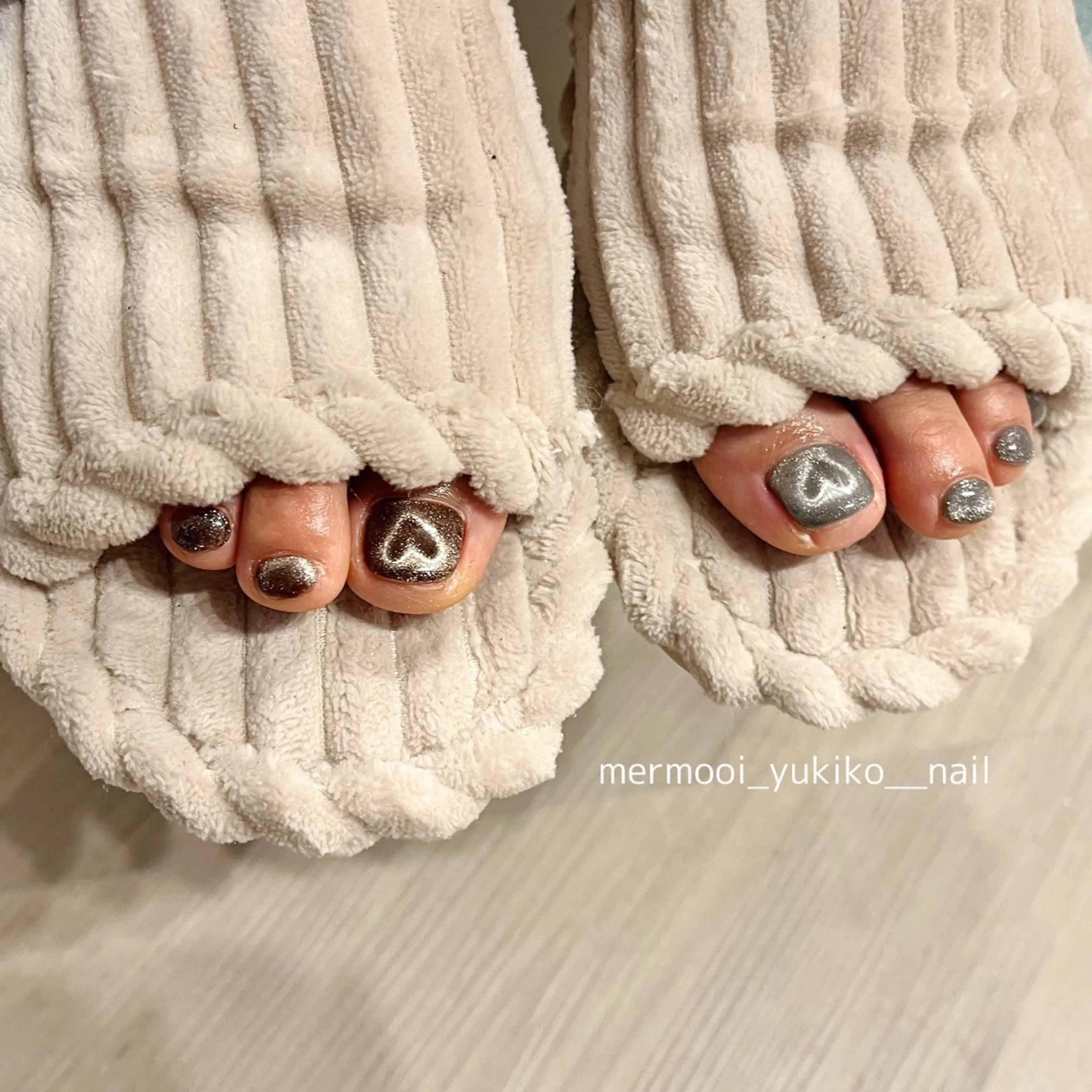 ネイル アートネイル ブラウン ジェルネイル ハート 韓国ネイル フットネイル melumooi nailのネイルデザイン