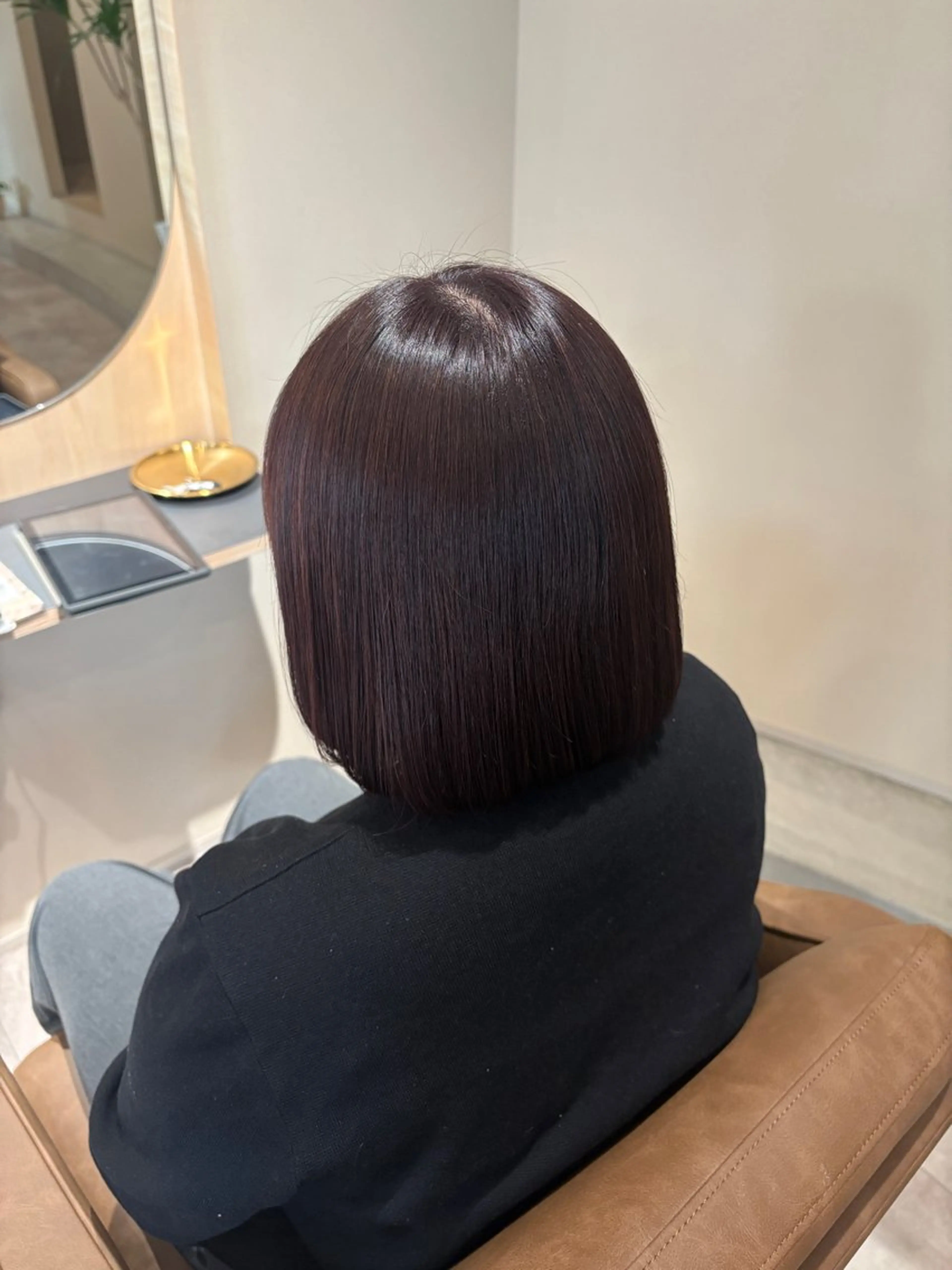 ショート パープルカラー 西田 朋華のヘアスタイル