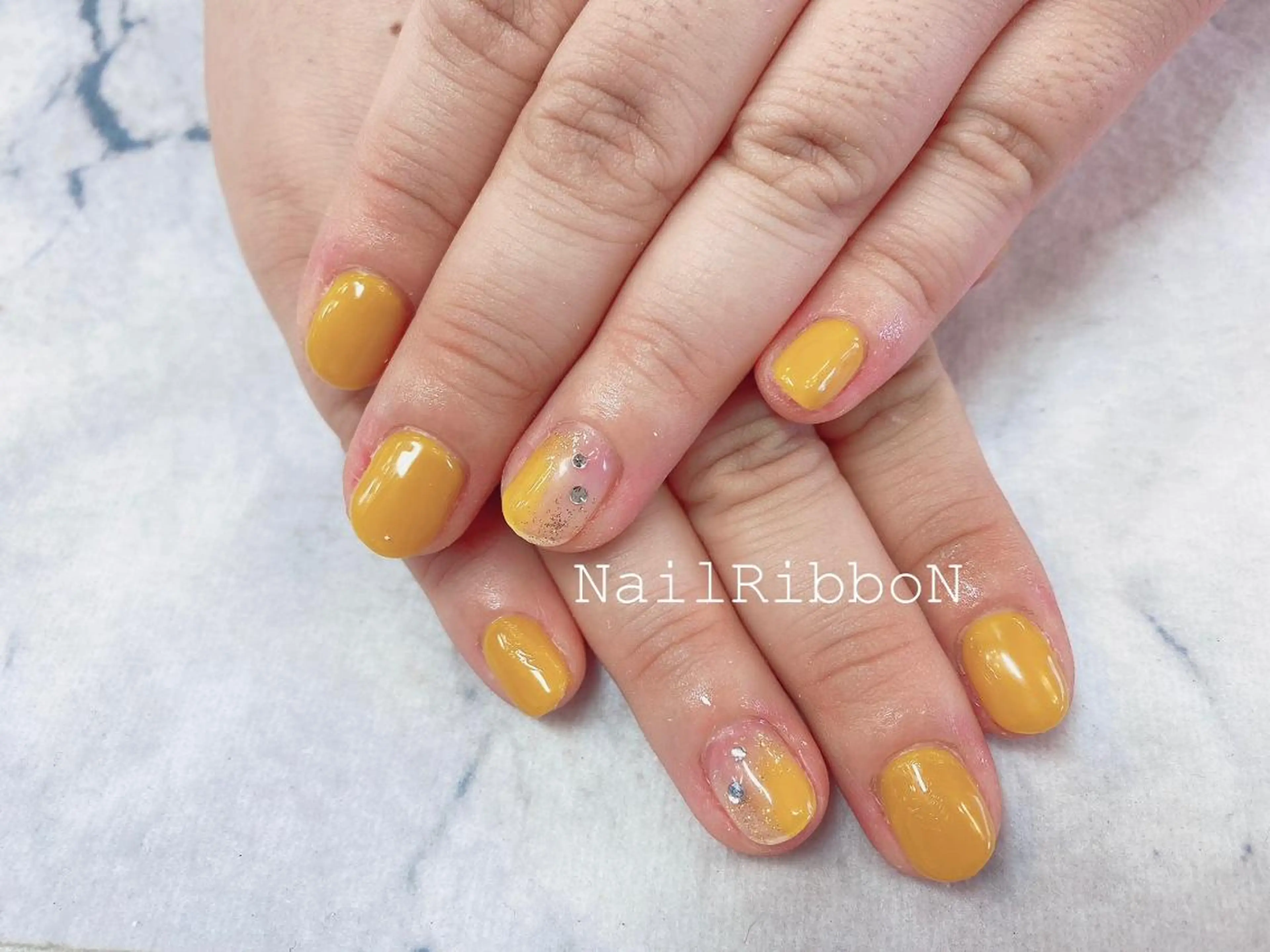 ネイル ネイルリボン 受付スタッフのネイルデザイン