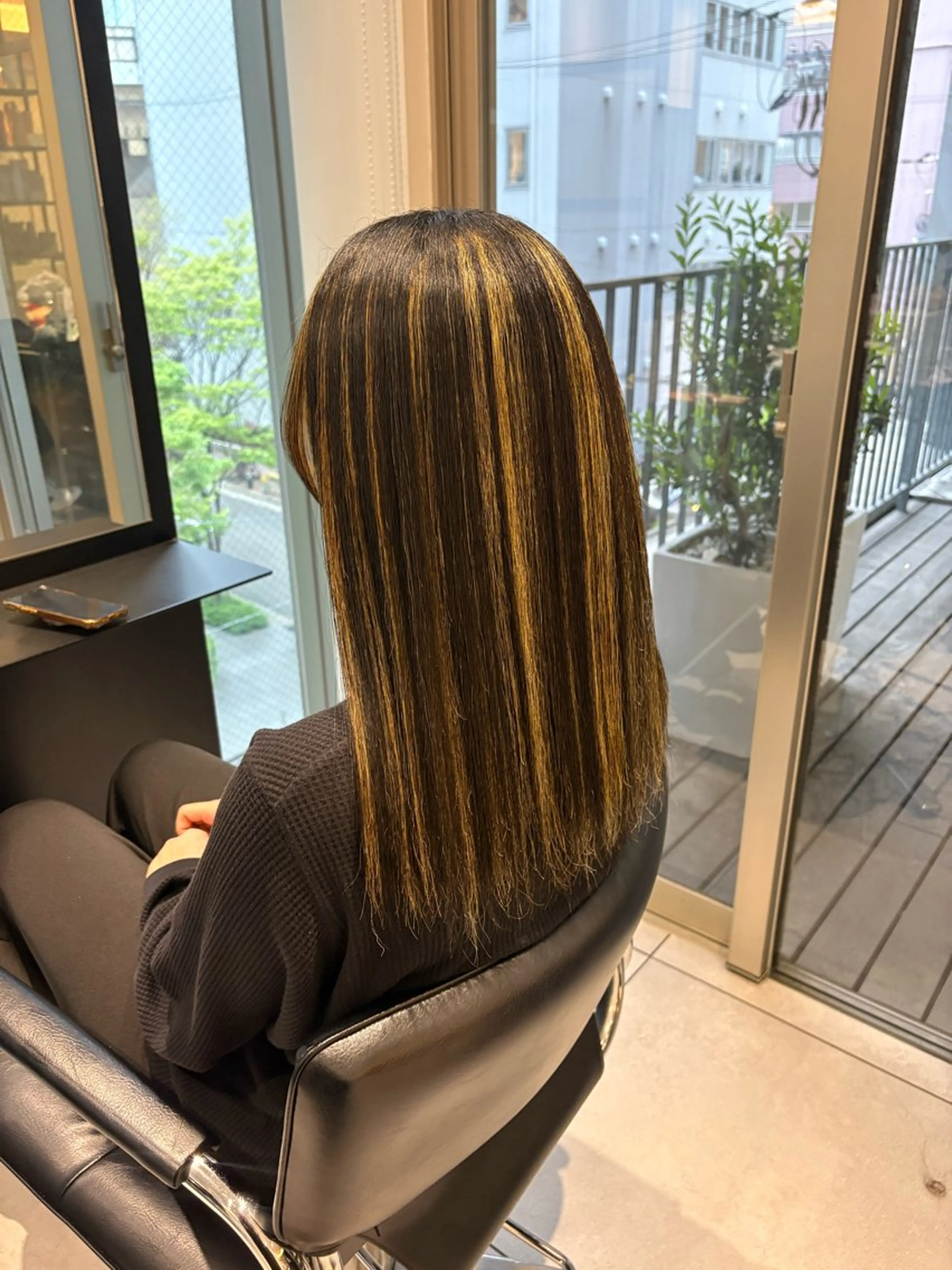 ミディアム カラー 黒髪 ハイライトカラー ハイライト ヘアカラー 浜崎 千亜のヘアスタイル