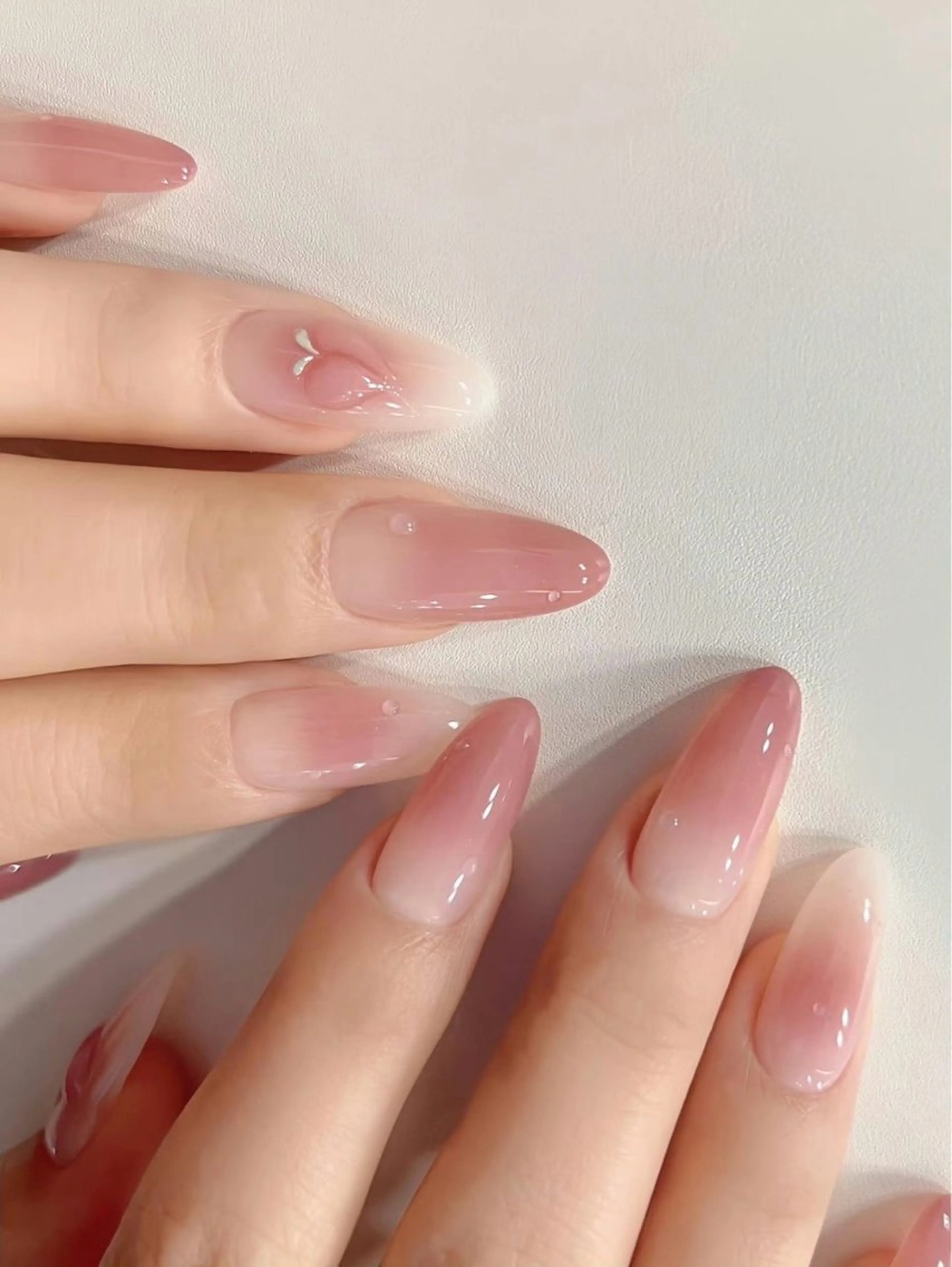 ネイル オーロラネイル 長さ出し フットネイル 韓国ネイル ラメ(グリッター) ハンドネイル 👍thumbs up nail👍のネイルデザイン