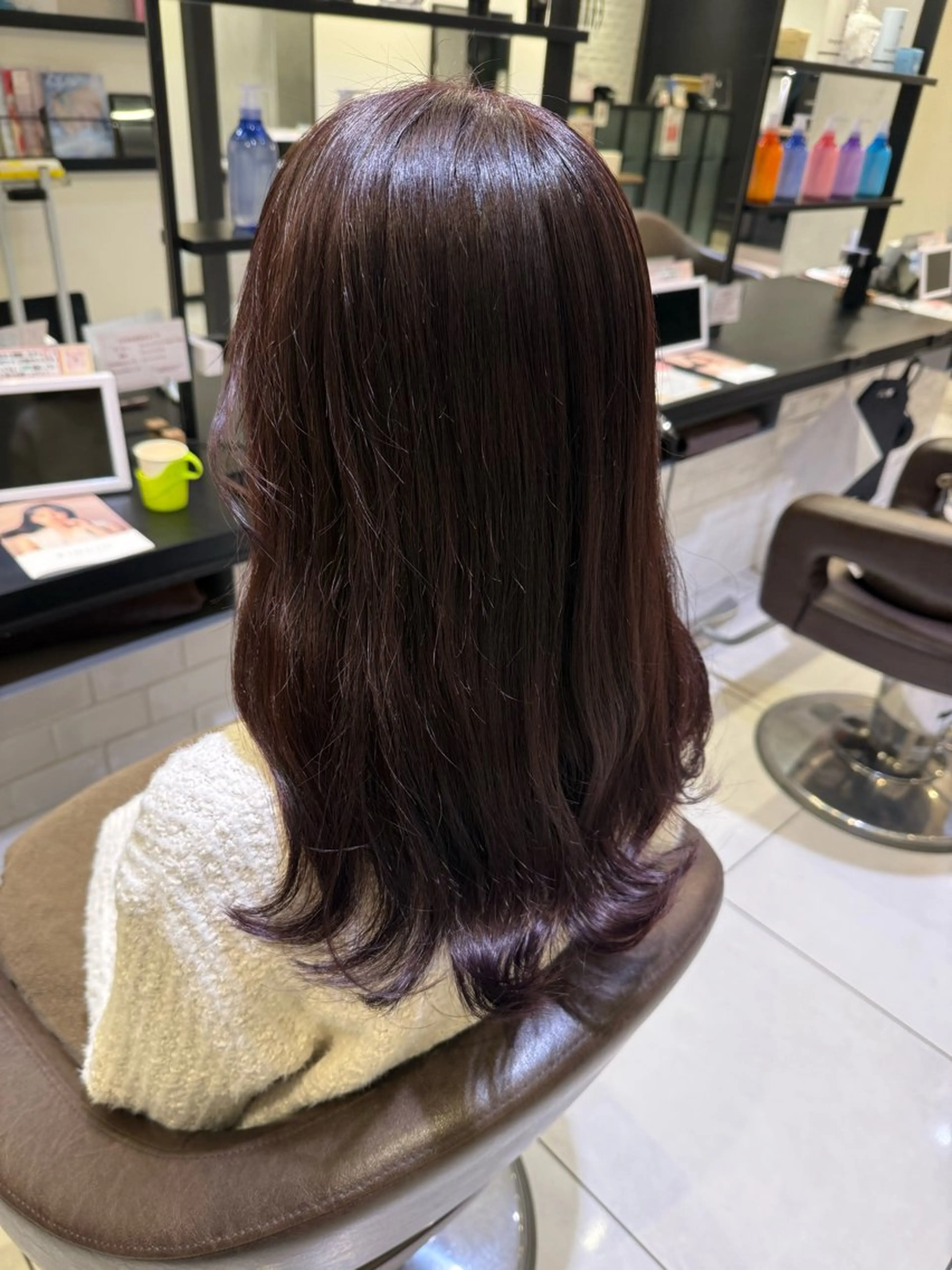 ミディアム カラー 渡邊 桃香のヘアスタイル