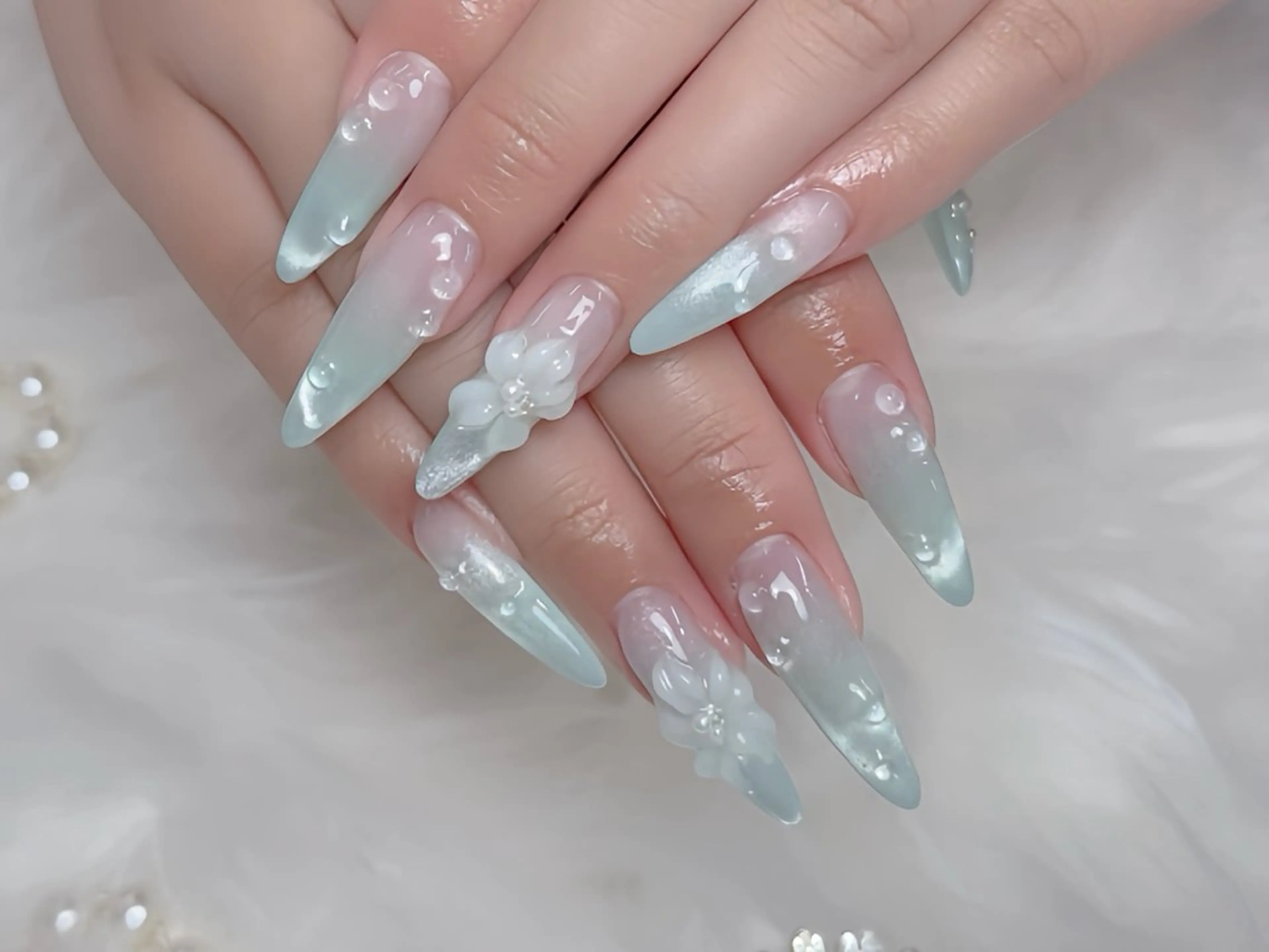 ネイル オーロラネイル チークネイル 桜ネイル クリアネイル ドット ハンドネイル Rin Nail 新大久保店のネイルデザイン