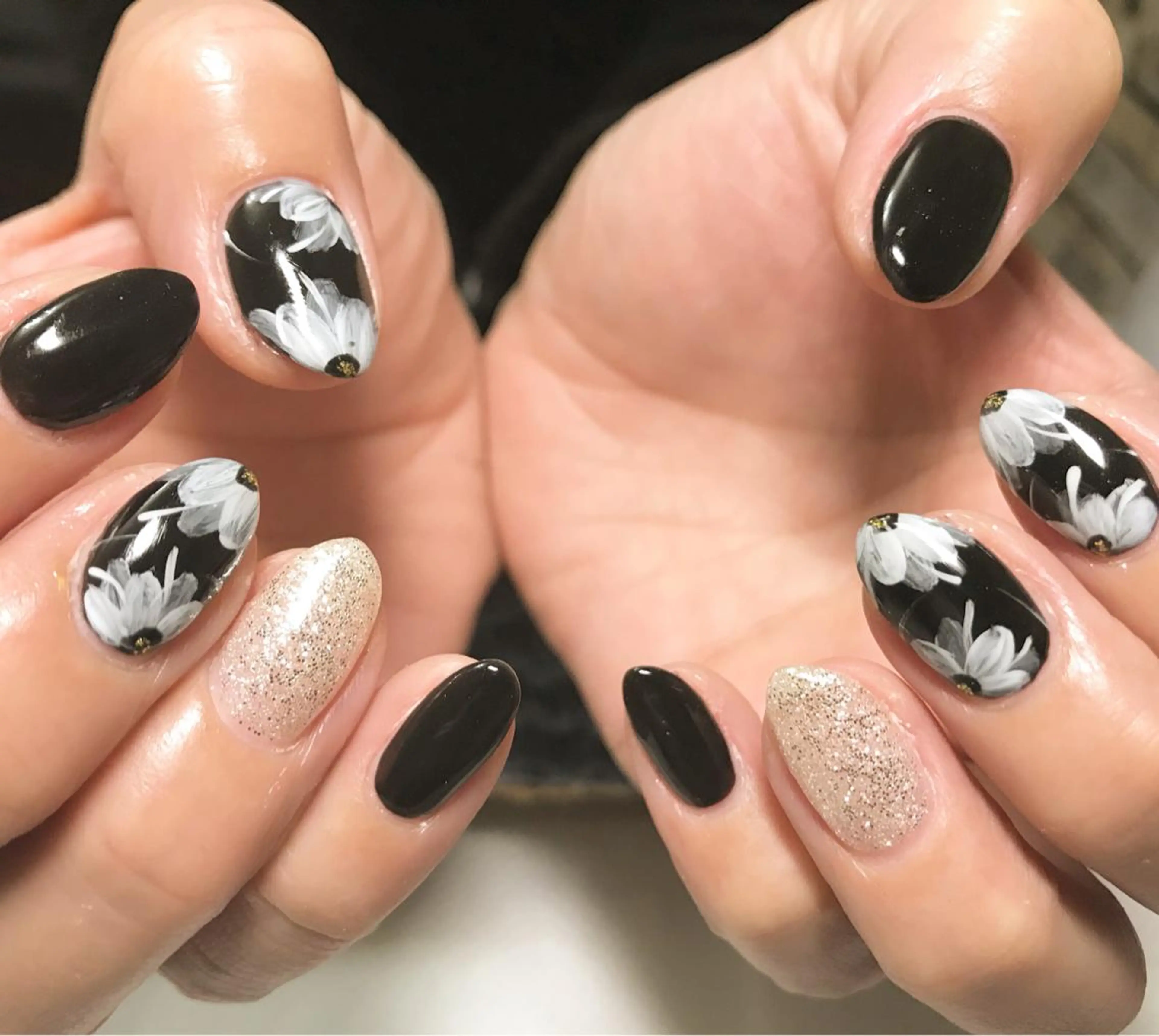 ネイル フラワーネイル フットネイル シンプルネイル 春ネイル ホワイト nail fufla ♡yamane♡のネイルデザイン