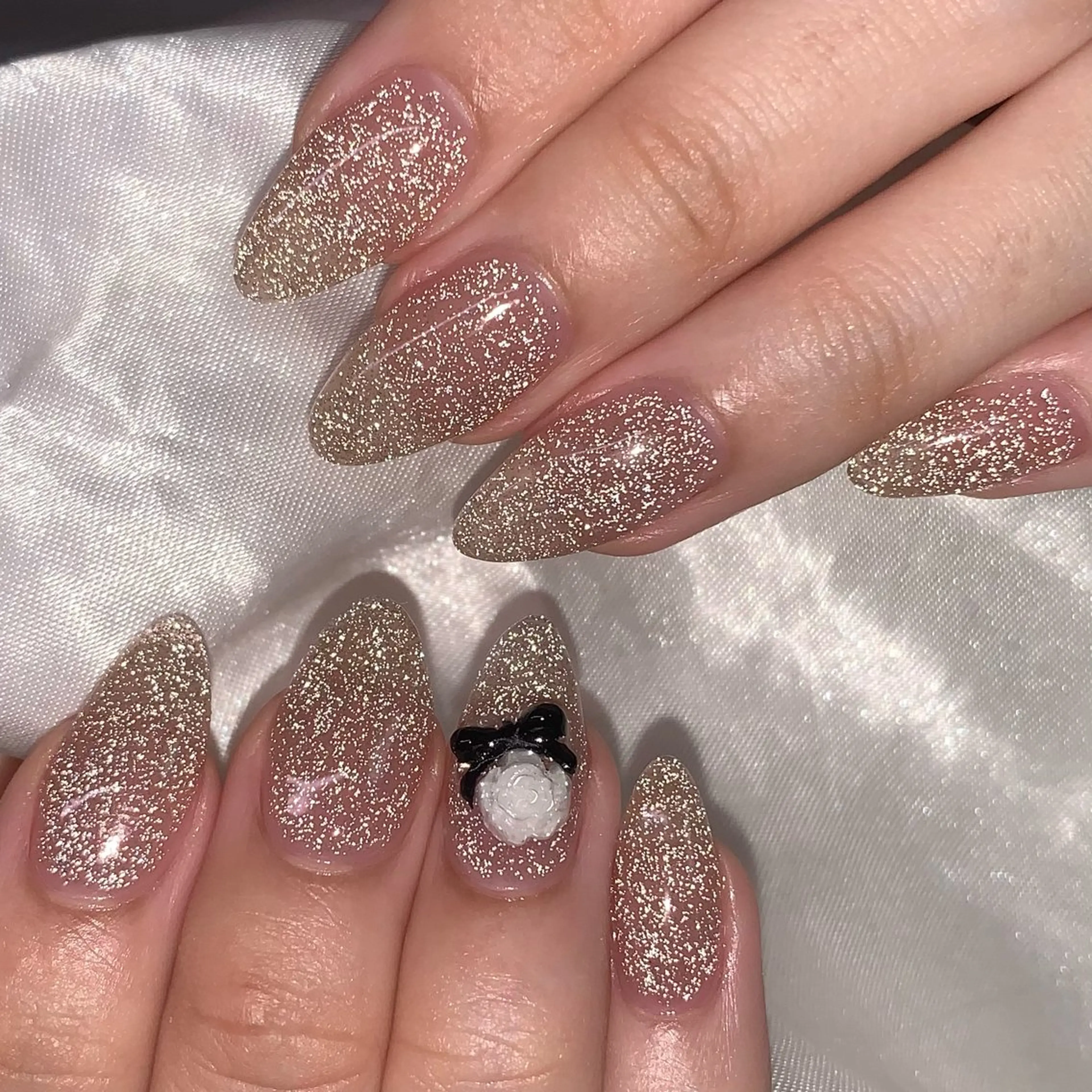 チップ長さだし10本➕フラッシュネイルワンカラー➕🦋お好きなパーツ2つまで無料‼️の写真