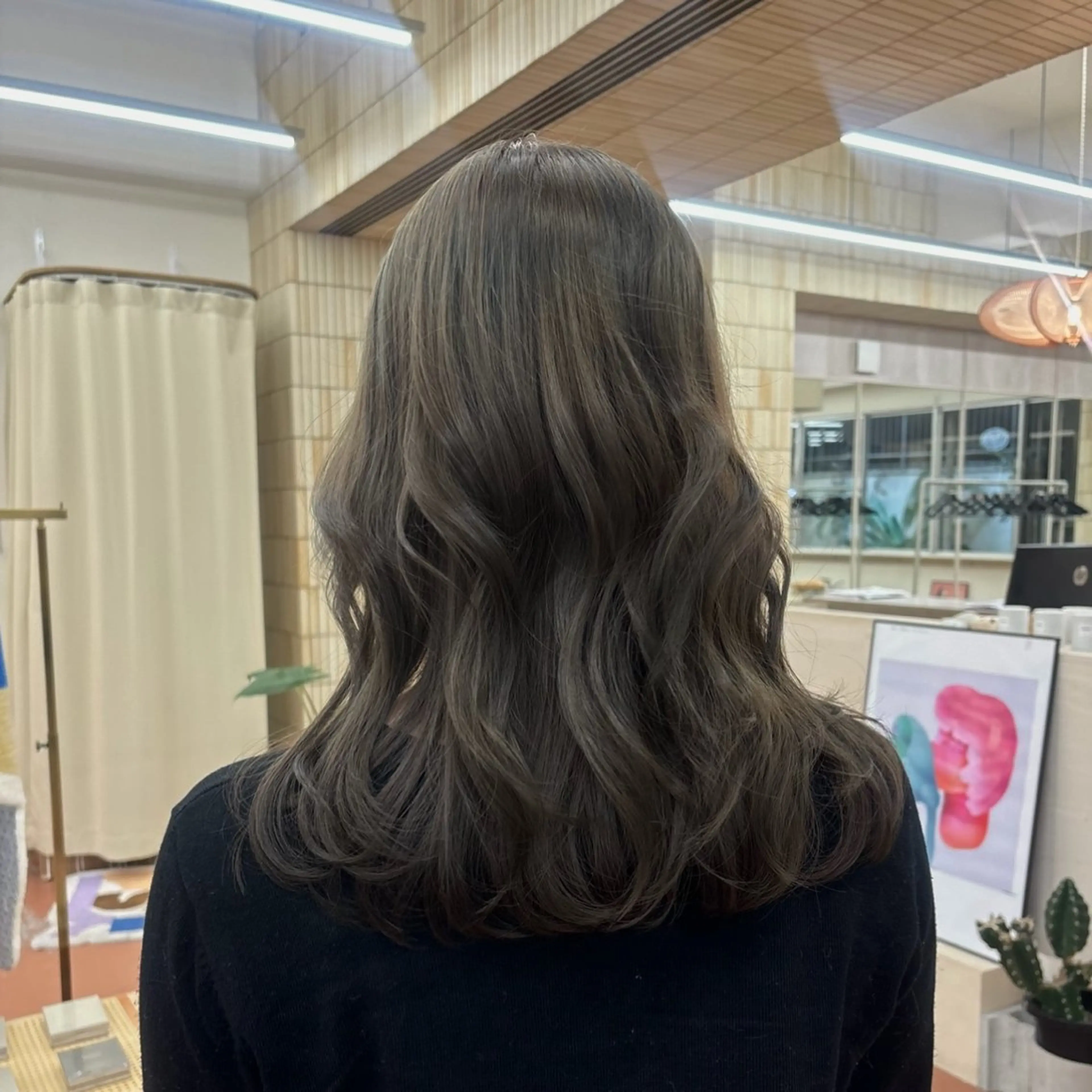 ミディアム カラー 山内 瑠莉のヘアスタイル