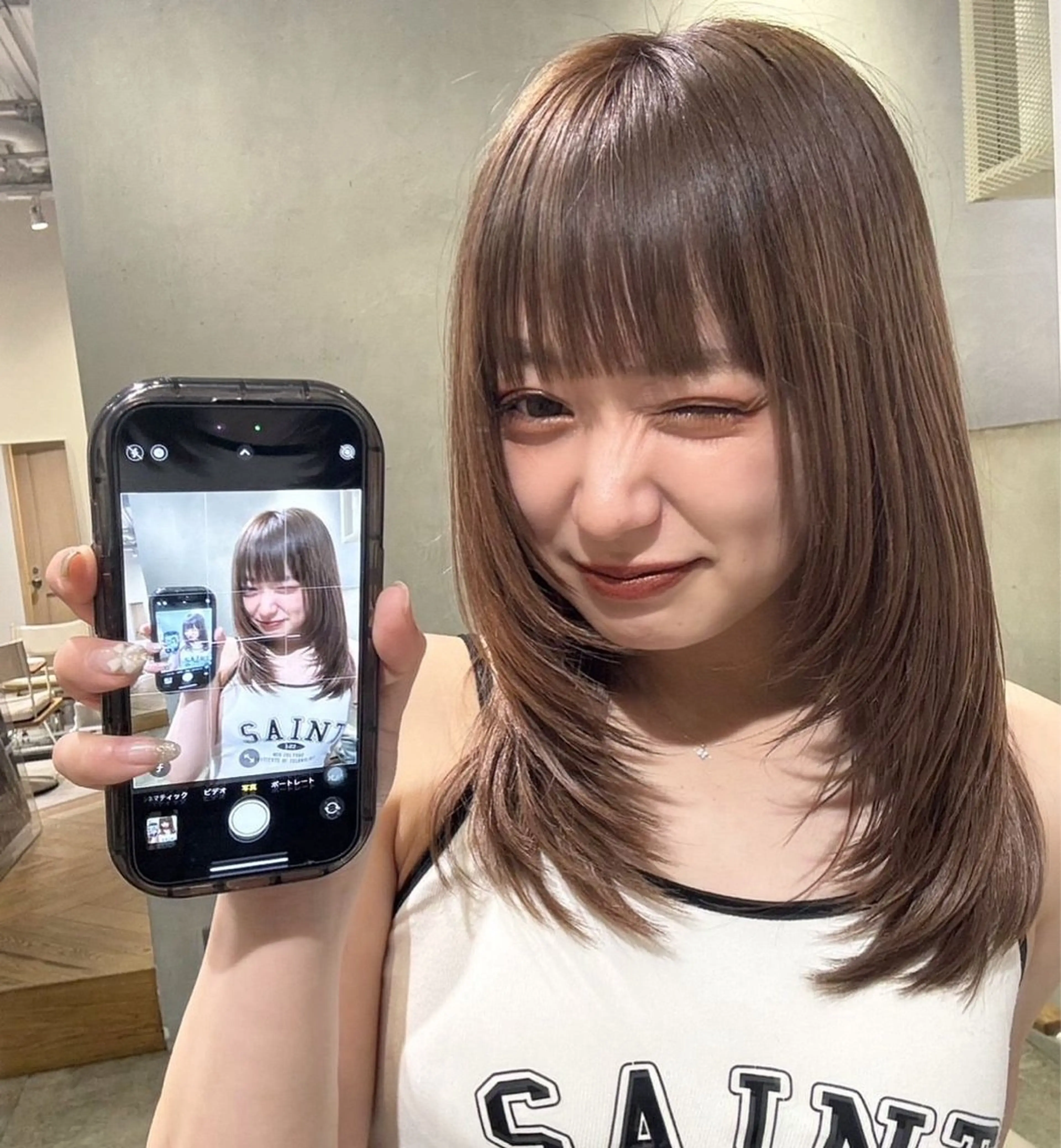 ミディアム カラー ミディアムレイヤー グレージュ くびれヘア 顔まわりレイヤー 顔周りカット 山崎/ボブ縮毛矯正 レイヤー髪質改善のヘアスタイル