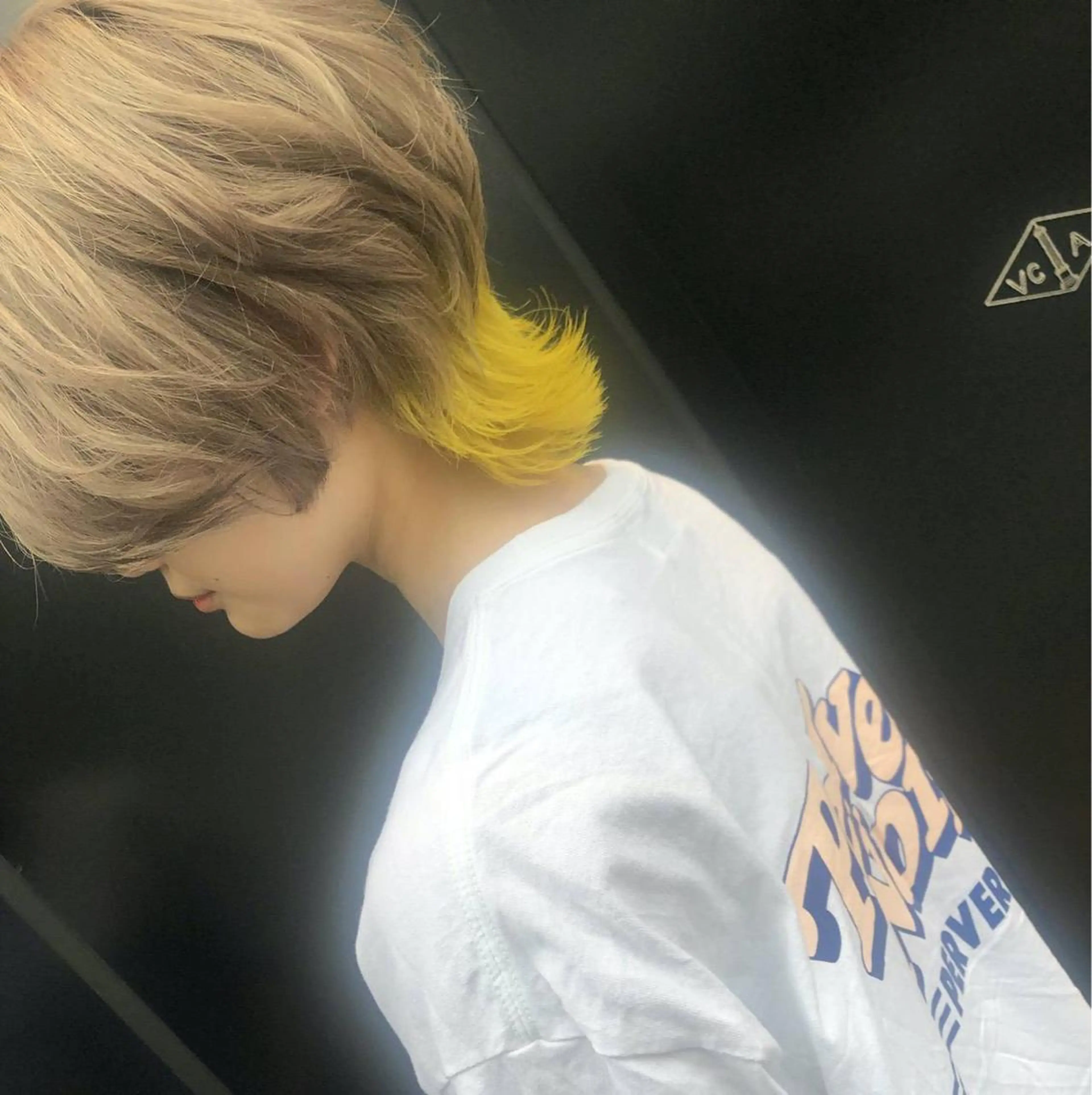 ショート イエローカラー ウルフカット レイヤー×縮毛矯正 深見 拓のヘアスタイル