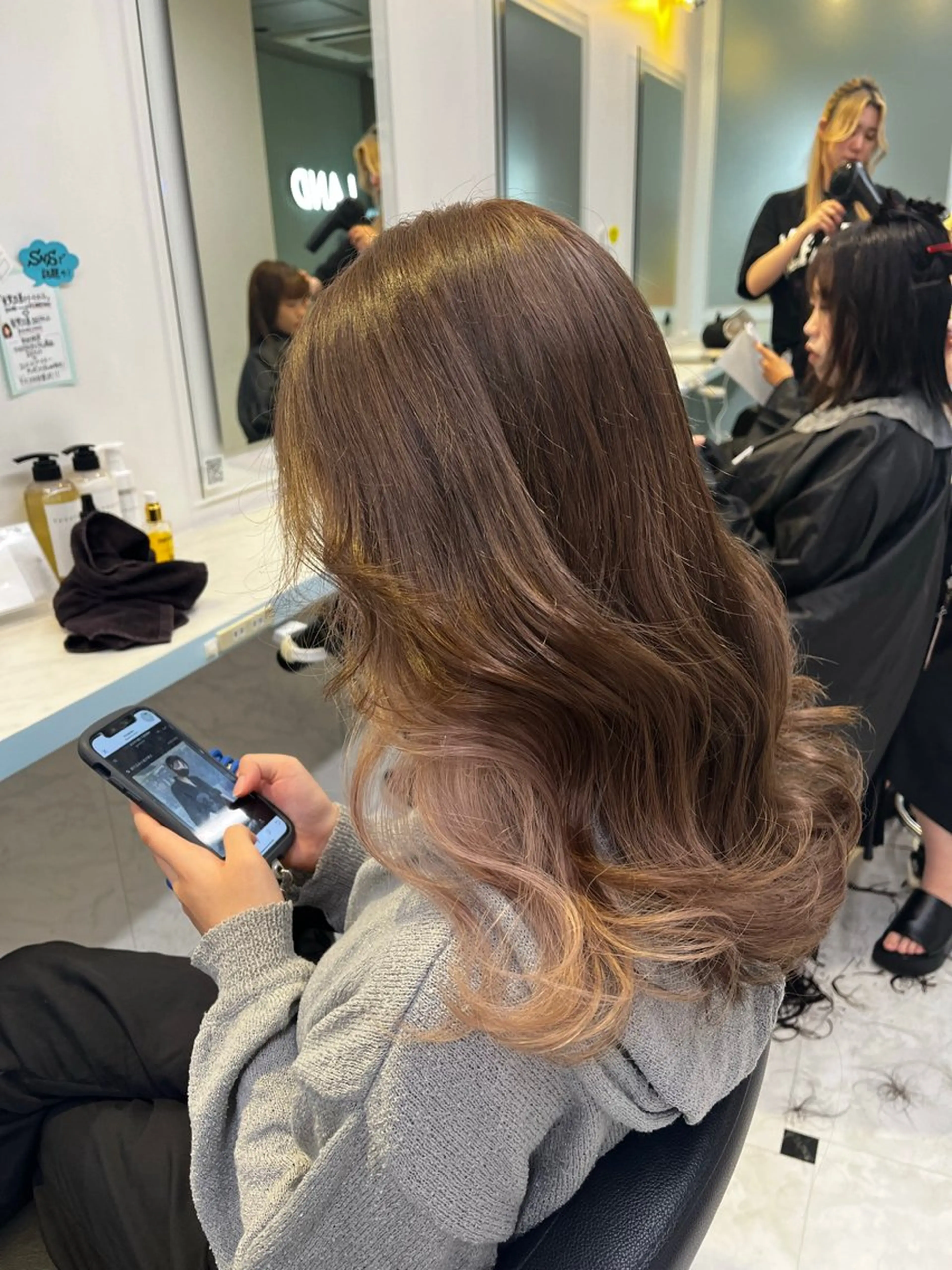 セミロング カラー ヘアカラー トリートメント ブリーチカラー 🩵MIZUKIのヘアスタイル