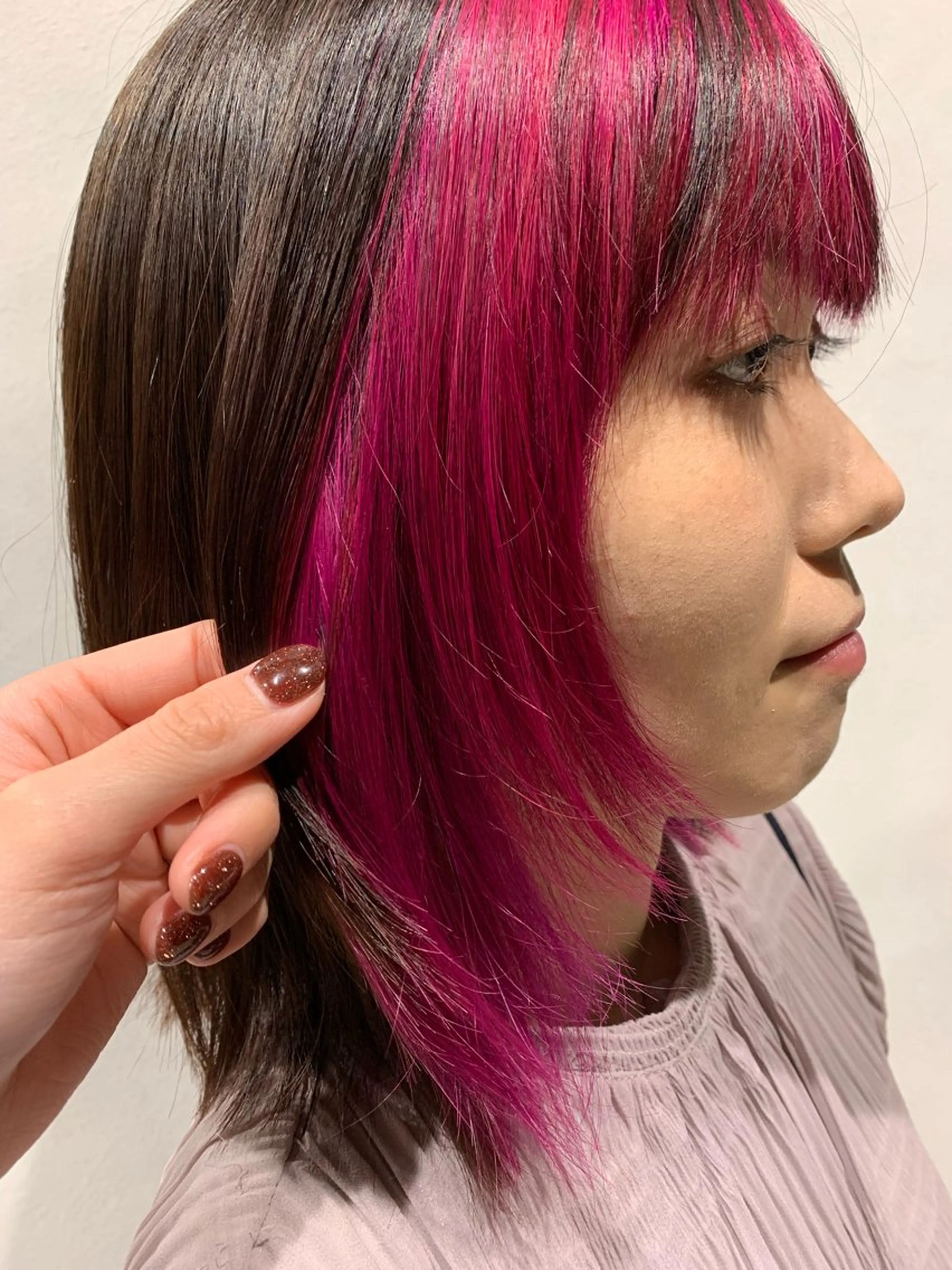 カラー ピンクカラー ピンクパープル 礒谷 夏帆のヘアスタイル