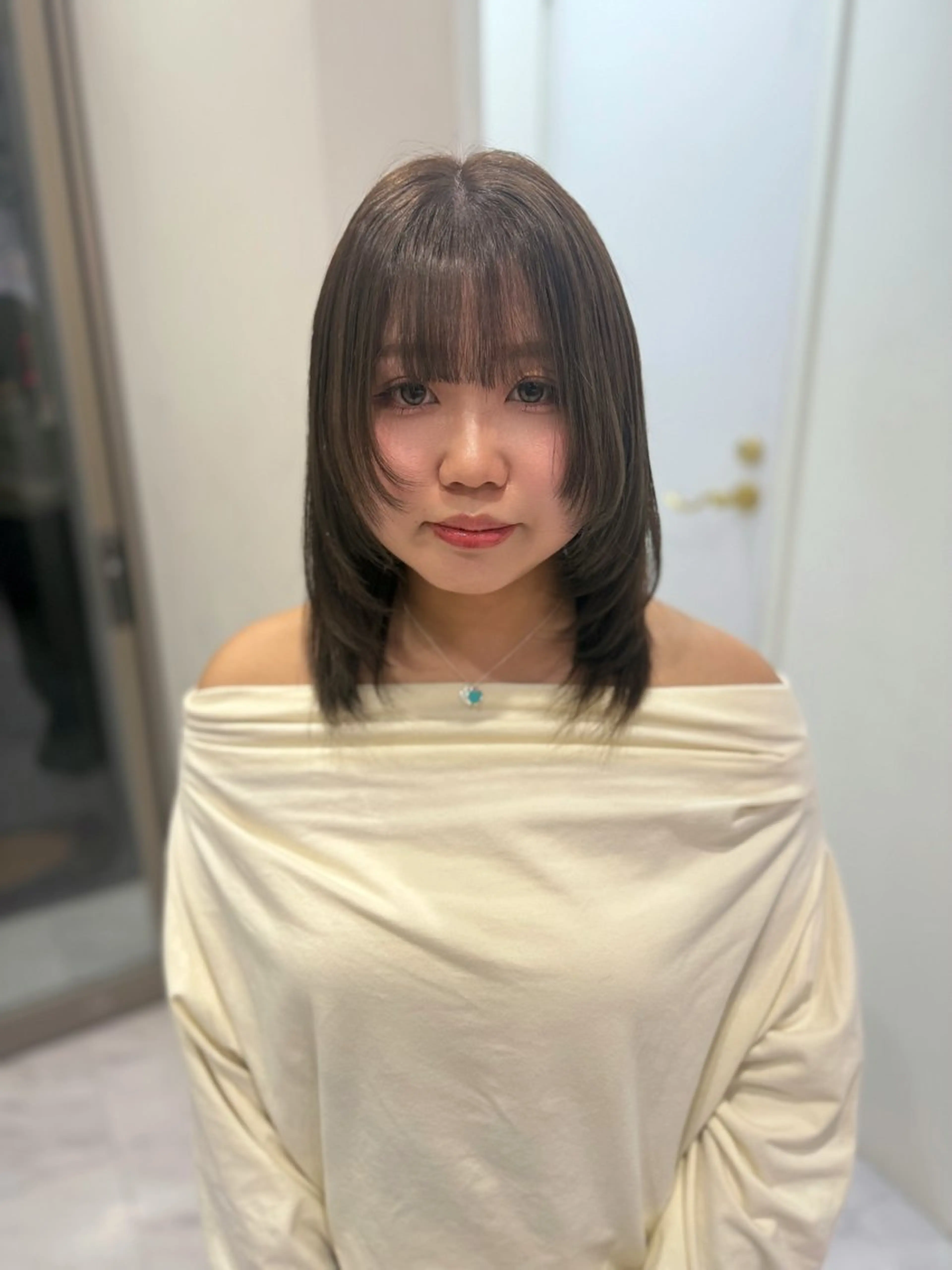 ミディアム カラー ミディアムレイヤー グレージュ レイヤーカット カット ヘアカラー ともか 名駅🧚‍♂️💫のヘアスタイル