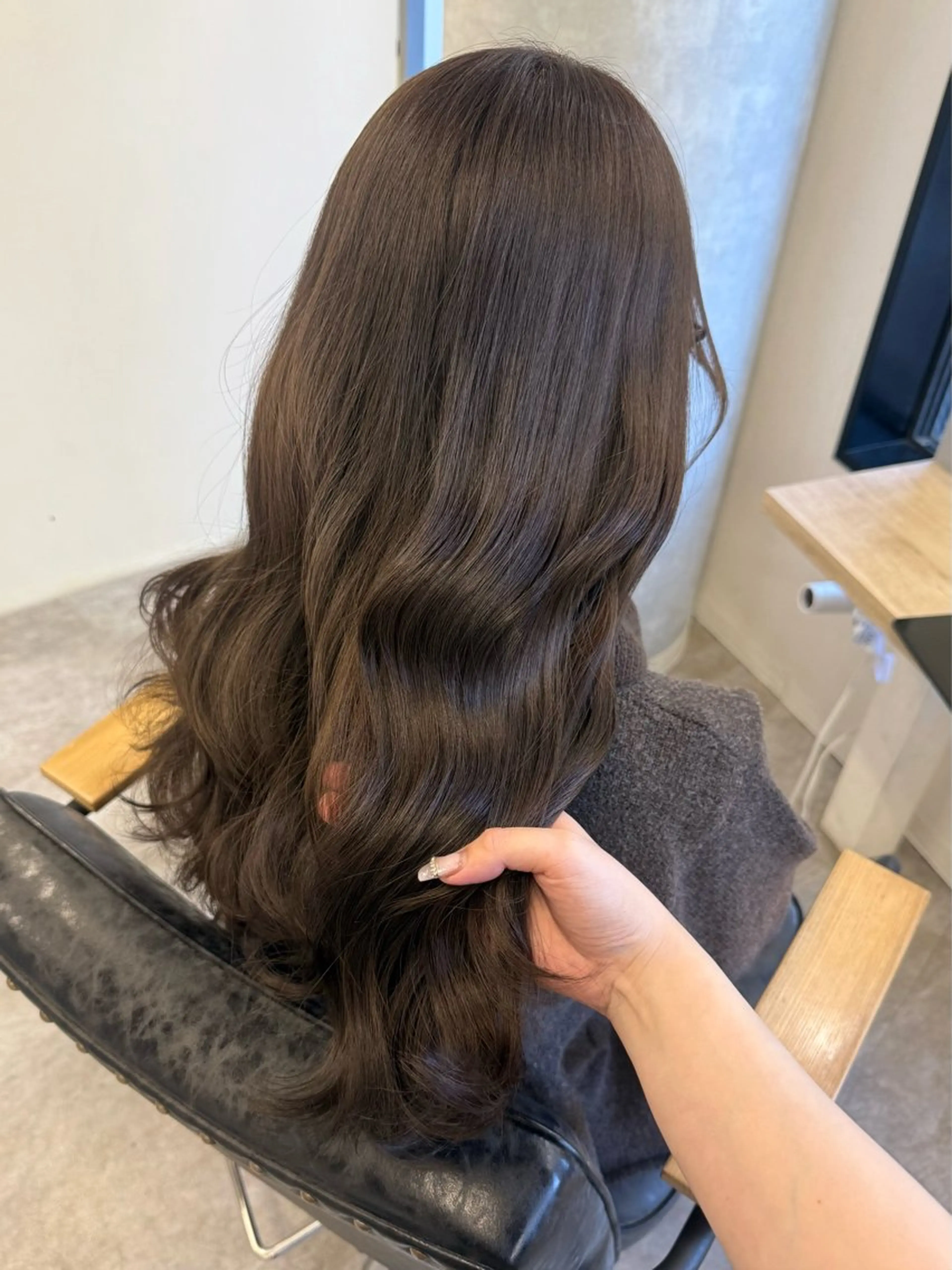 ロング カラー ヘアアレンジ アッシュ アッシュブラウン ブリーチ ブラウンカラー ダブルカラー ヘアカラー トリートメント Himawari♡ 柔らかいカラーのヘアスタイル