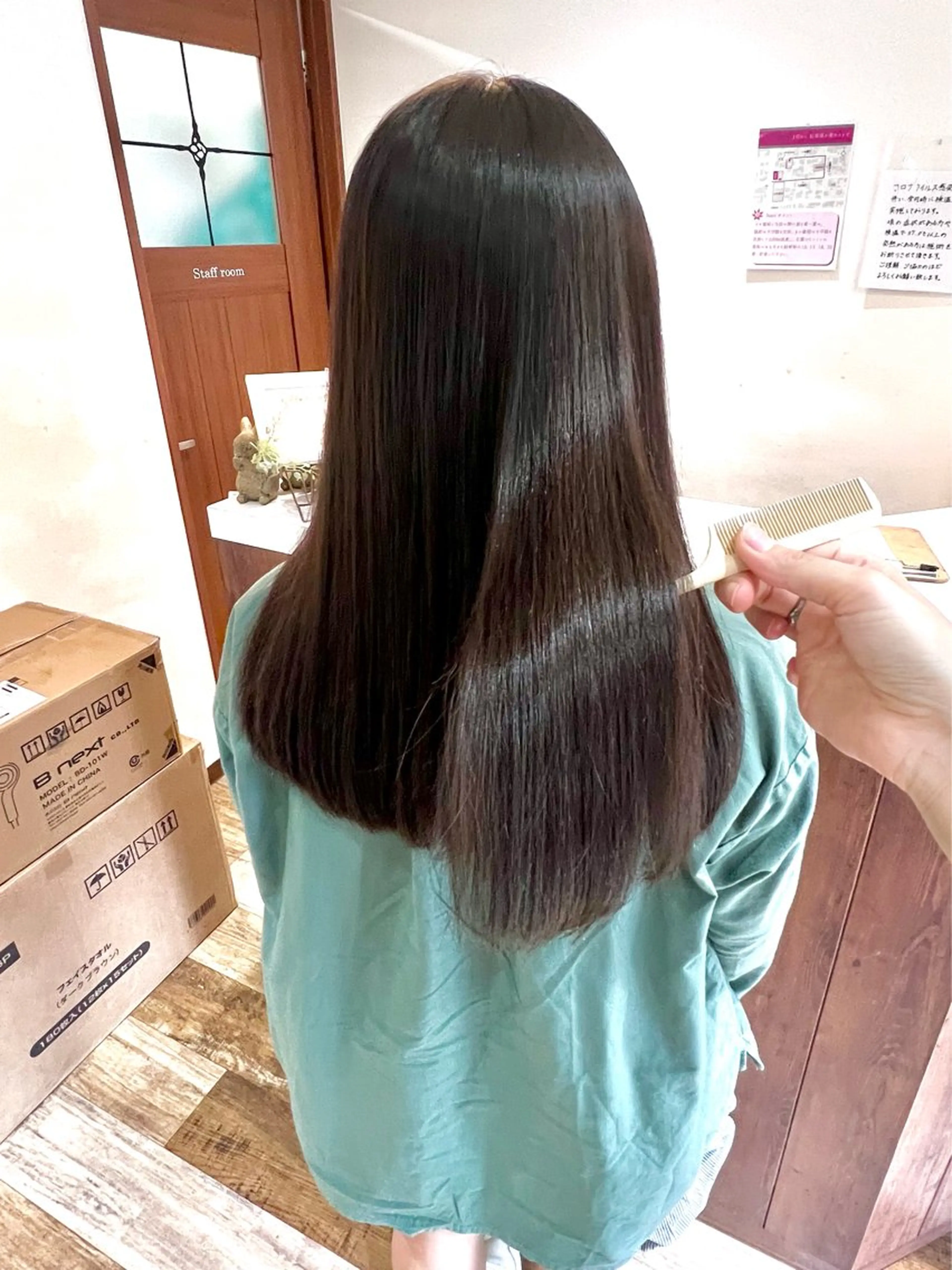 ミディアム パーマ 縮毛矯正 YUKA .のヘアスタイル