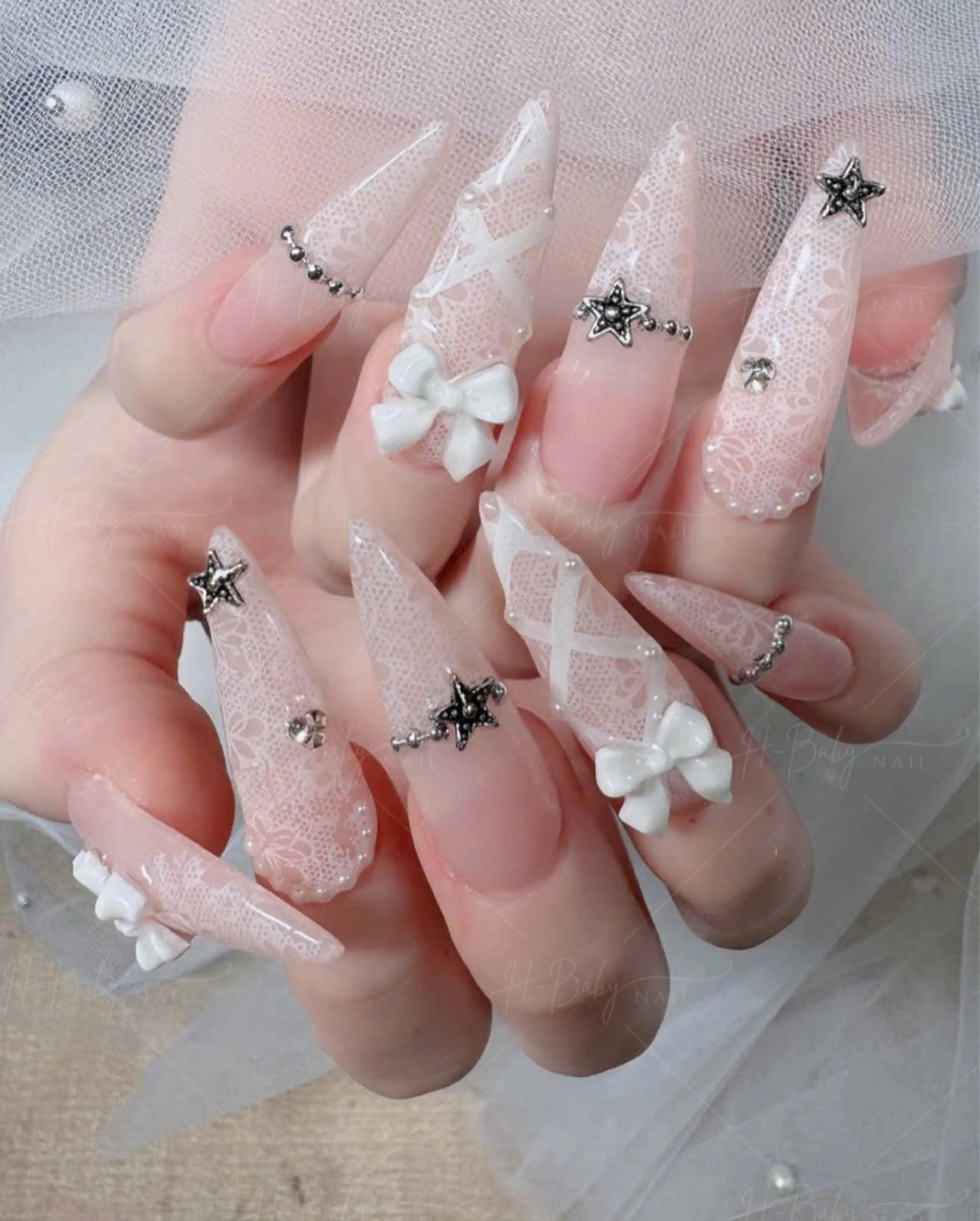 ネイル フレンチネイル ジェルネイル ガラスフレンチ ハロウィン ハート ハンドネイル H.baby Nail Salonのネイルデザイン