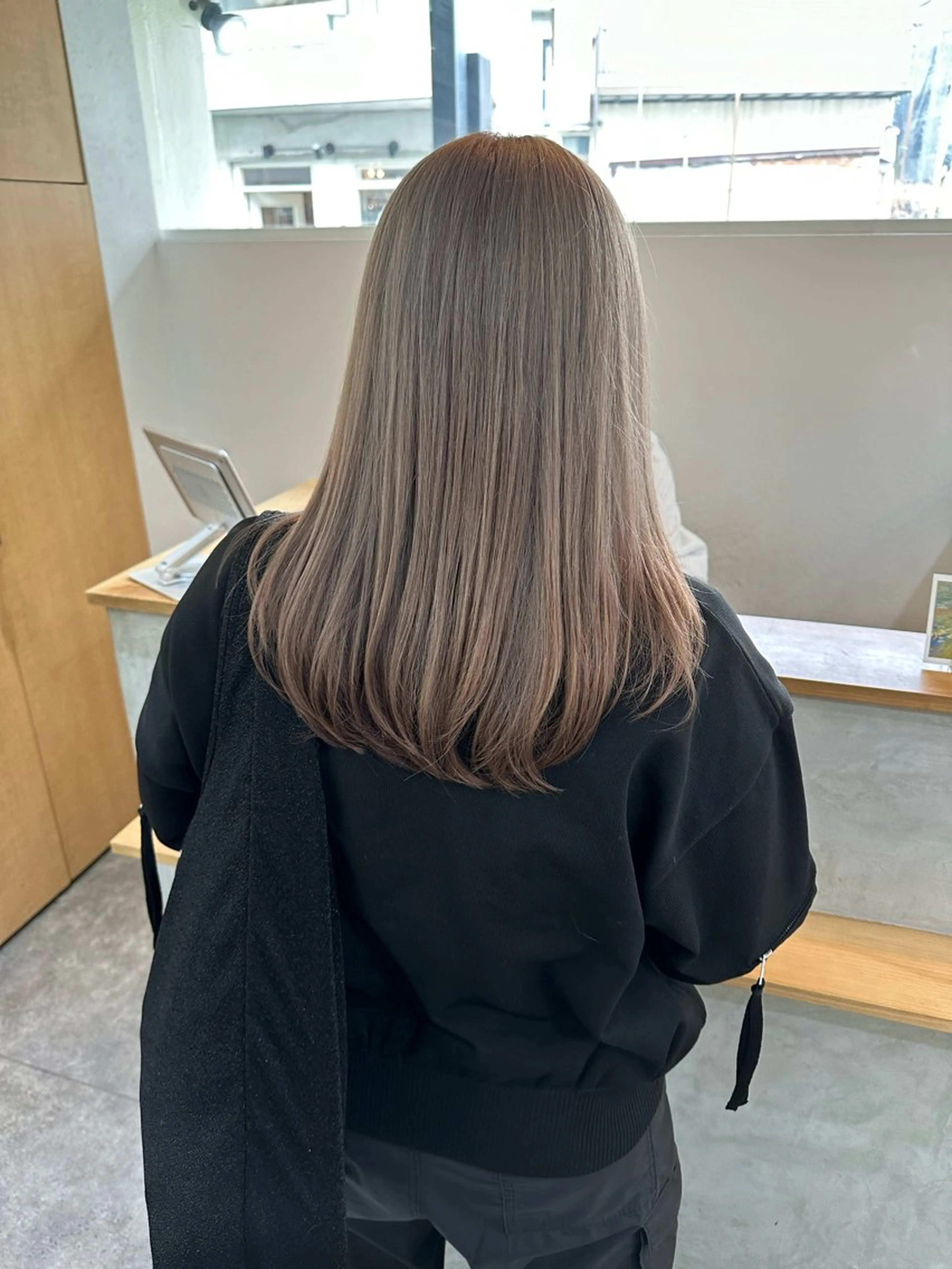 セミロング カラー グレージュ ミルクティーグレージュ カット ヘアカラー トリートメント パーマ/透明感カラー /ボブ/吉田一生のヘアスタイル