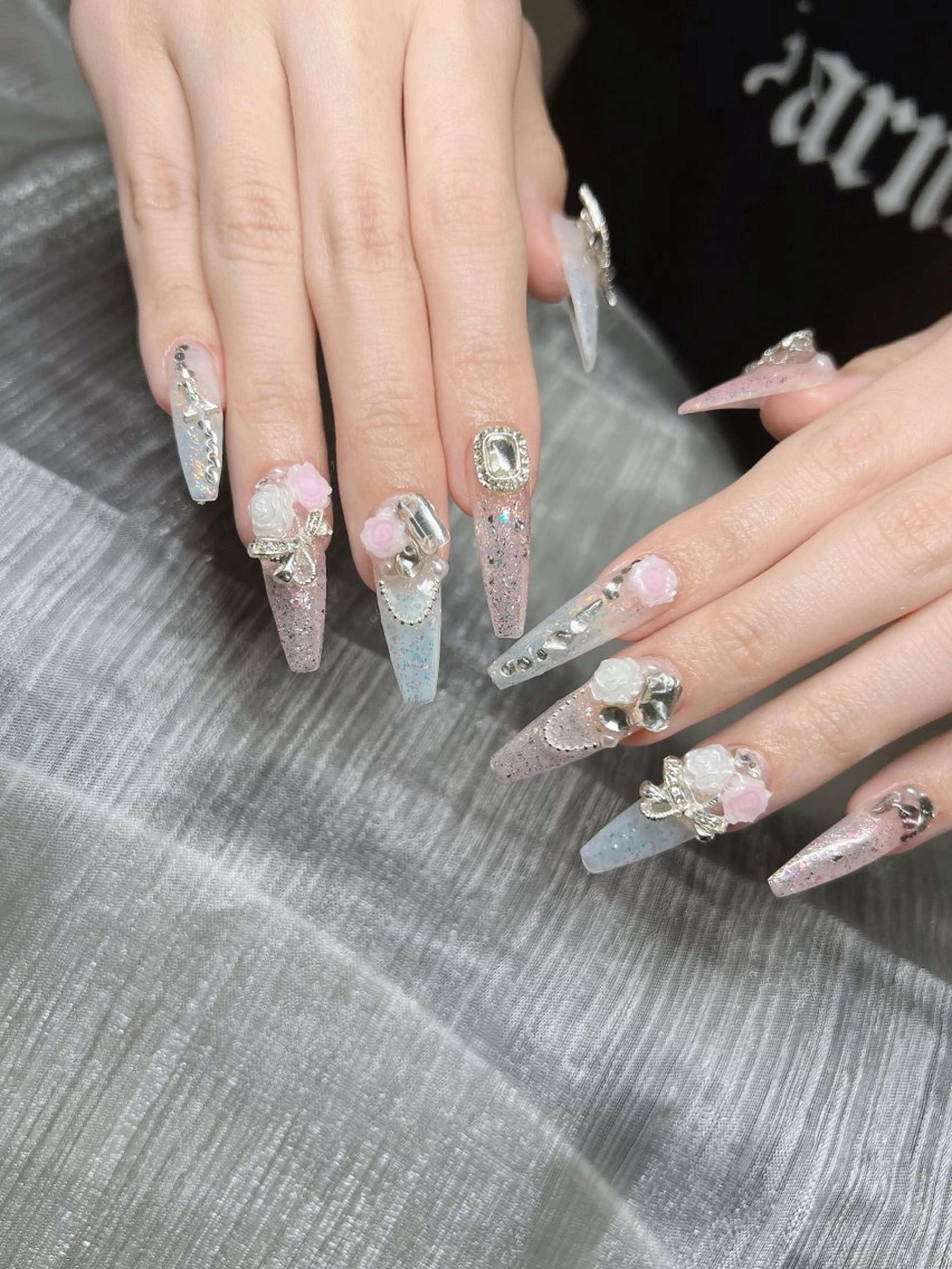 ネイル マグネットネイル ピンク ネイルチップ 冬ネイル クリスマス ハンドネイル Lee Nailsのネイルデザイン