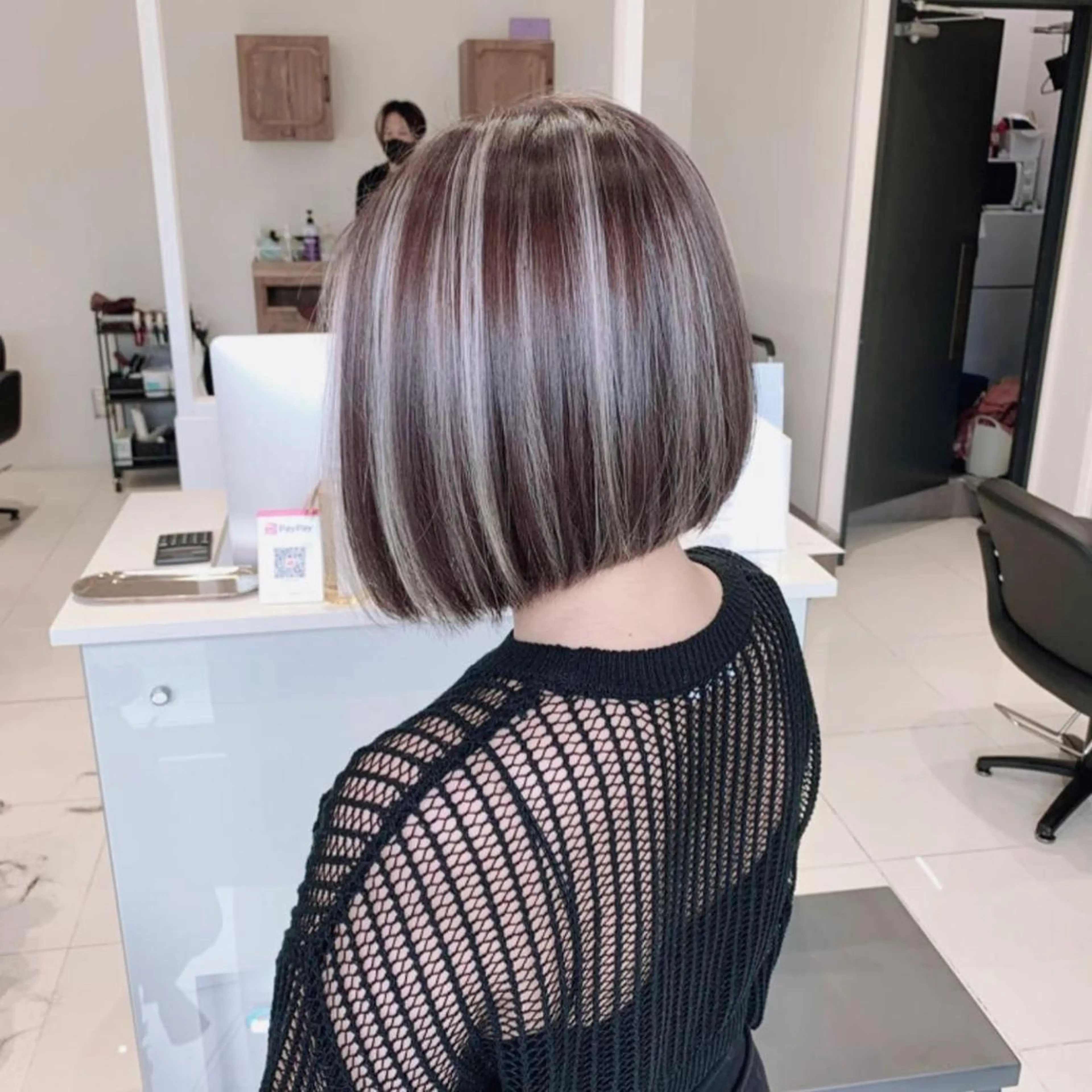 ショート カラー ブリーチ ケアブリーチ ハイライトカラー ハイライト 髪質改善 ヘアカラー オフホワイトアンドなんば所属・福西 洋斗のヘアスタイル