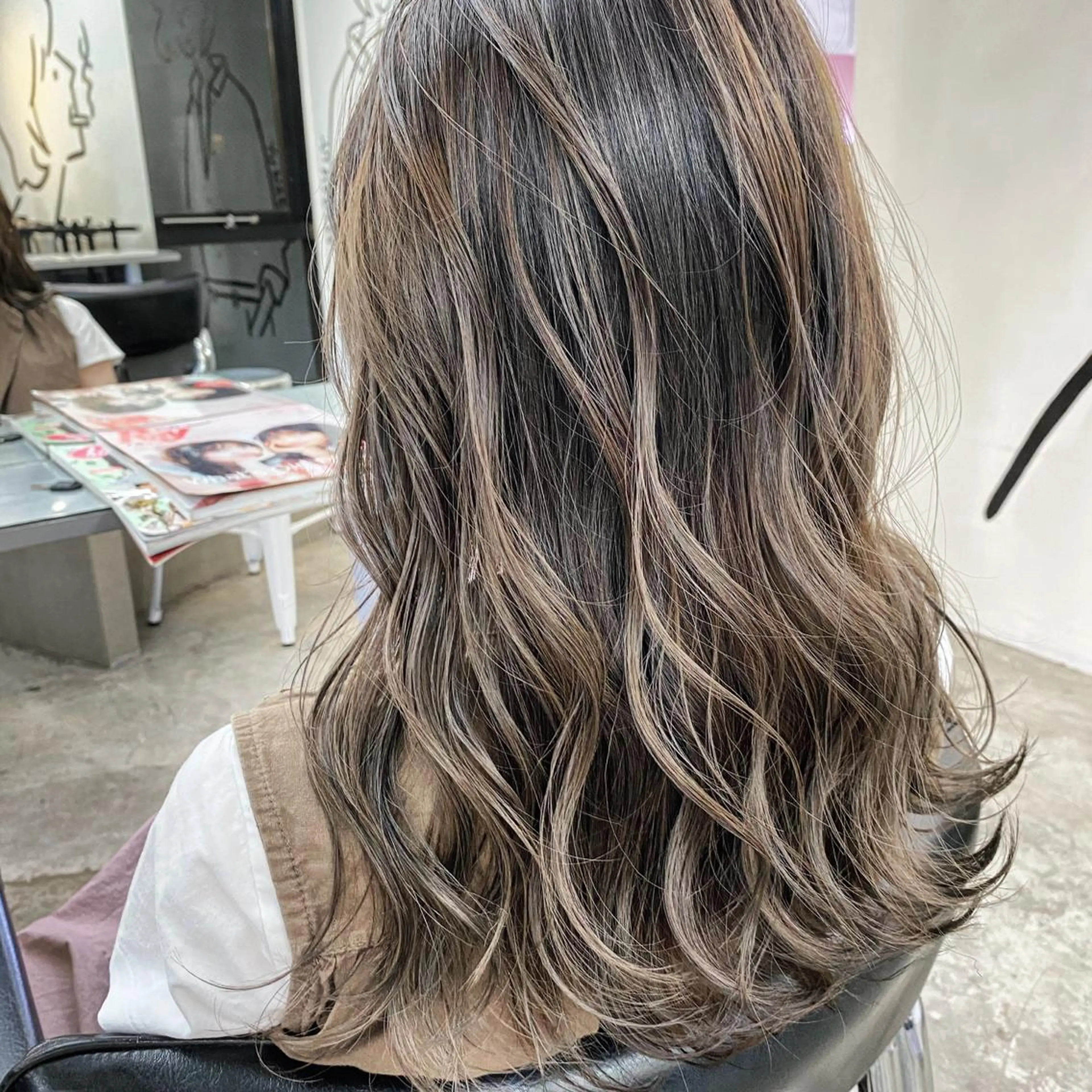 ミディアム カラー カット ヘアカラー トリートメント ヘアセット ☘️ブリーチ/ハイト ーン/レイヤー/のヘアスタイル