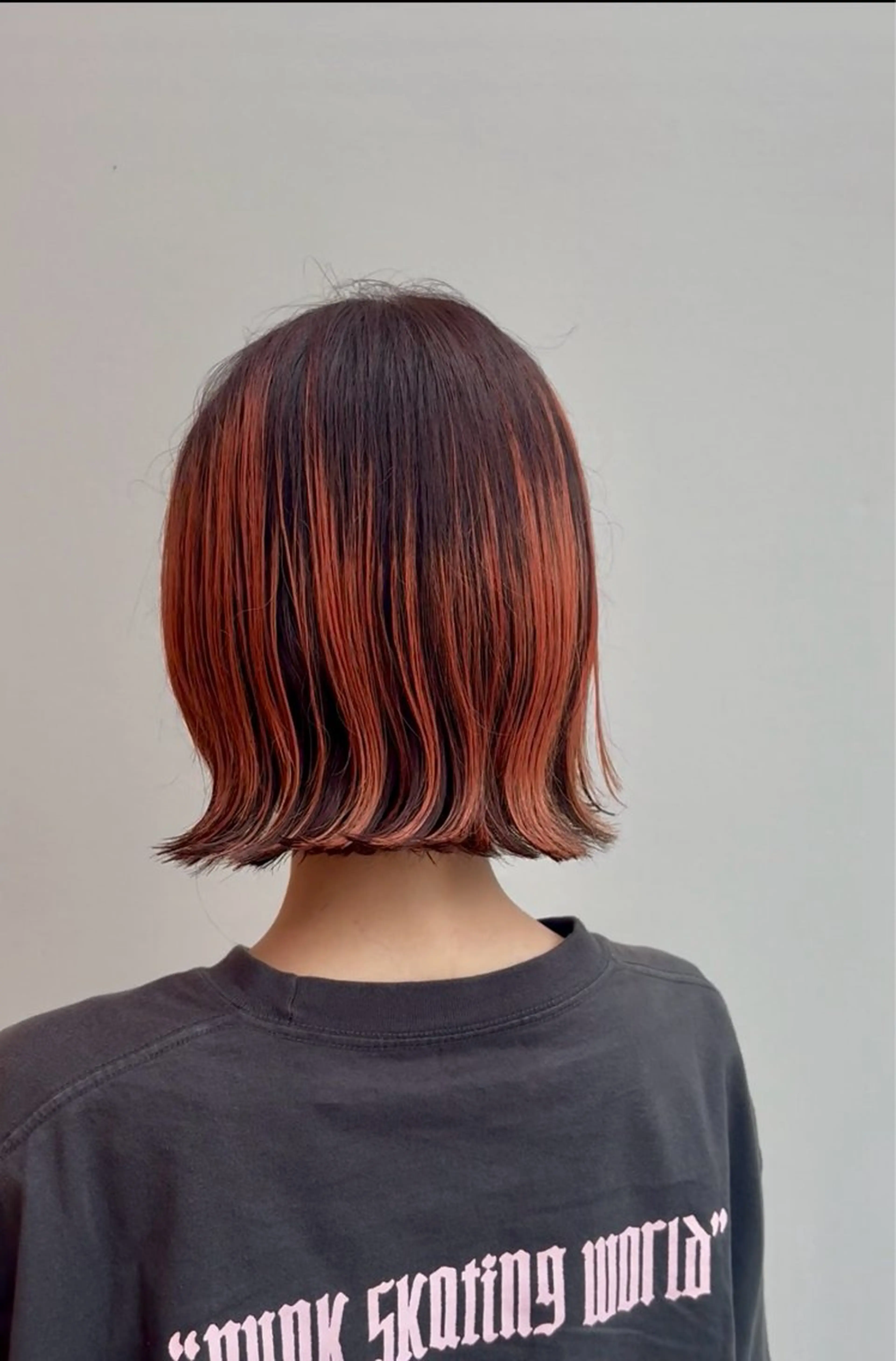 ショート ボブ 外ハネヘア カット ヘアカラー トリートメント 切りっぱなしボブ/ 暖色カラー/なつみのヘアスタイル