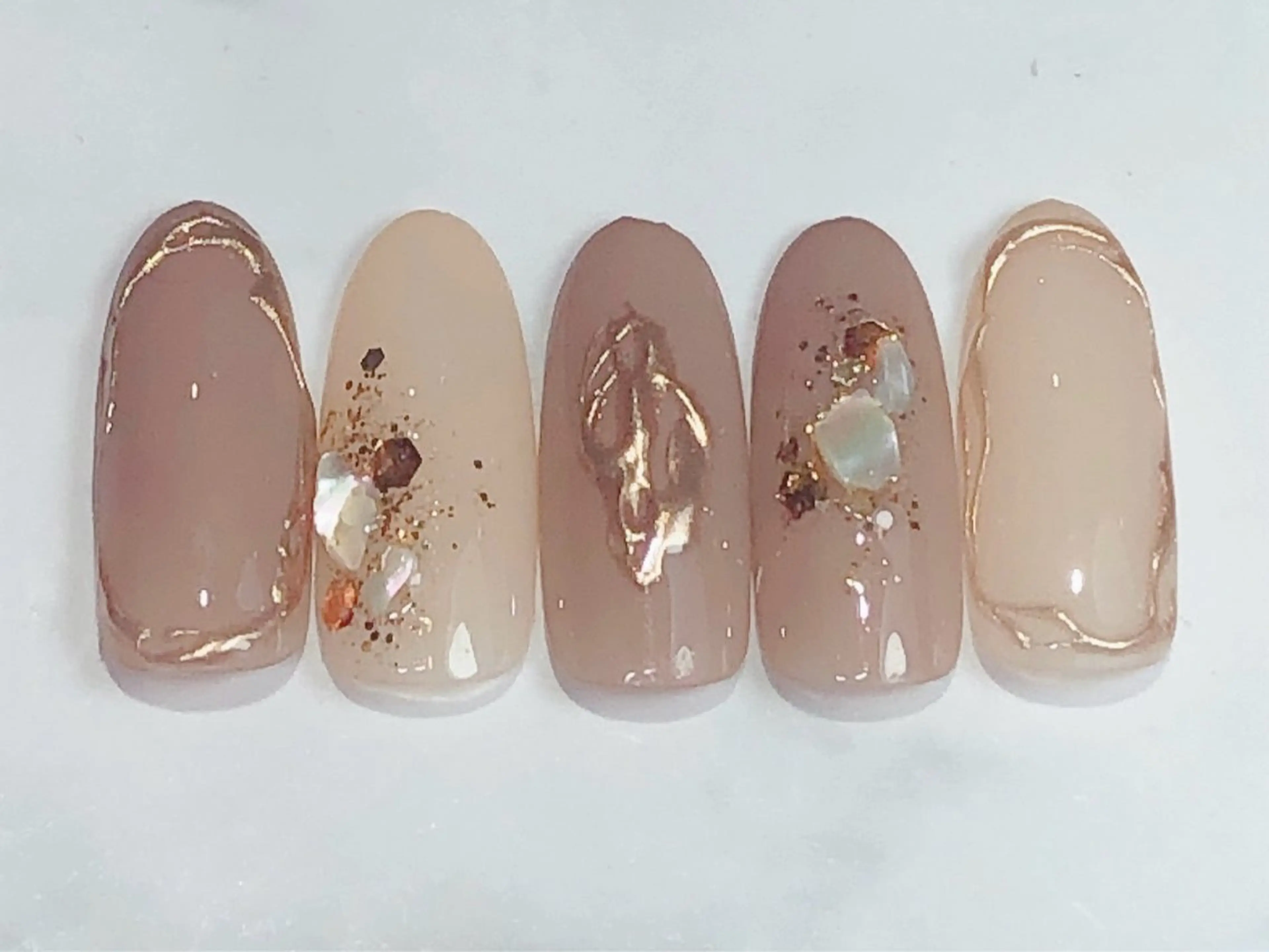ネイル オーロラネイル ジェルネイル ニュアンスネイル オフィスネイル シンプルネイル ネイルサロン パールのネイルデザイン