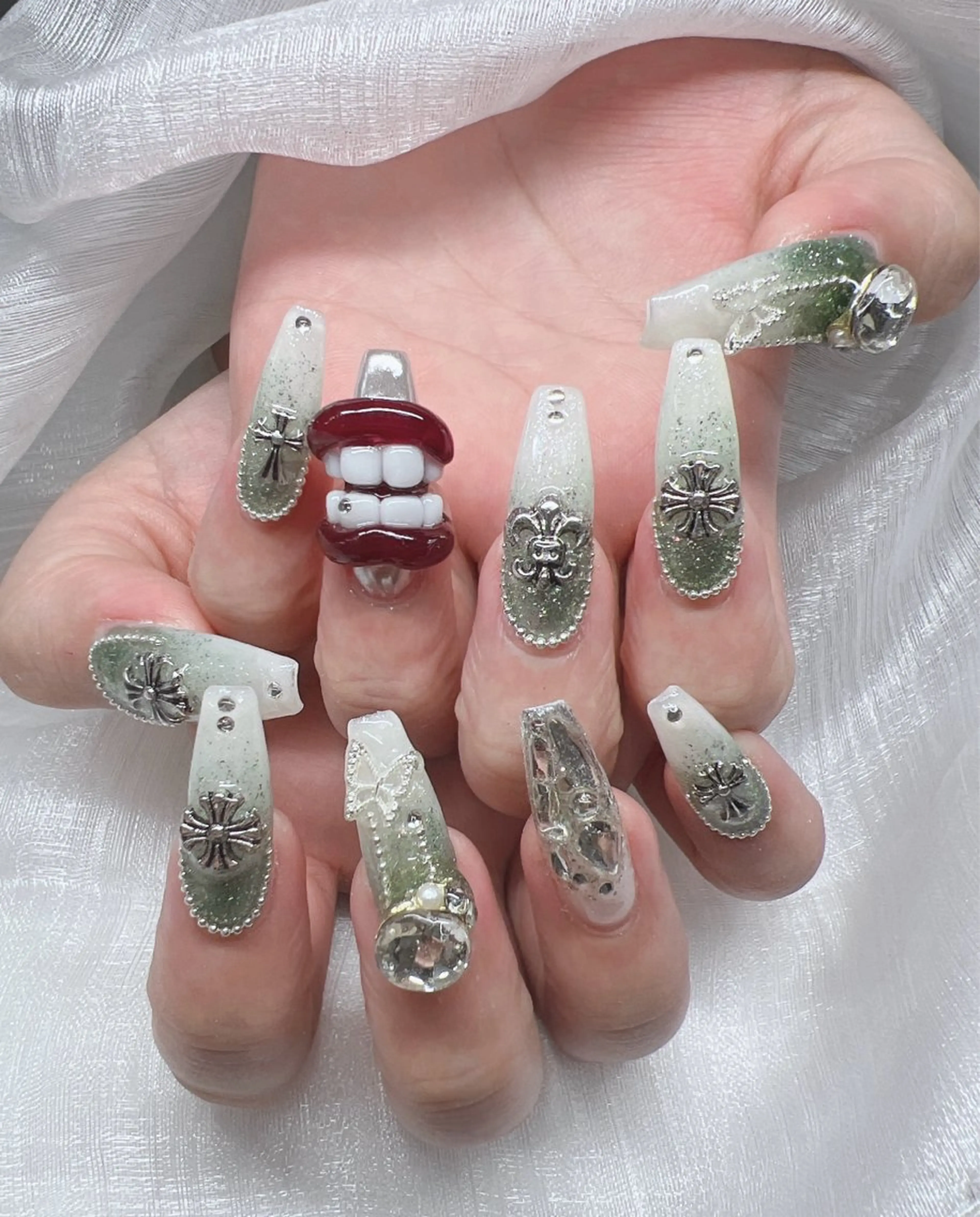 ネイル 長さ出し グラデーション キラキラネイル マグネットネイル ニュアンスネイル Lee Nails チップ長さだし専門店のネイルデザイン