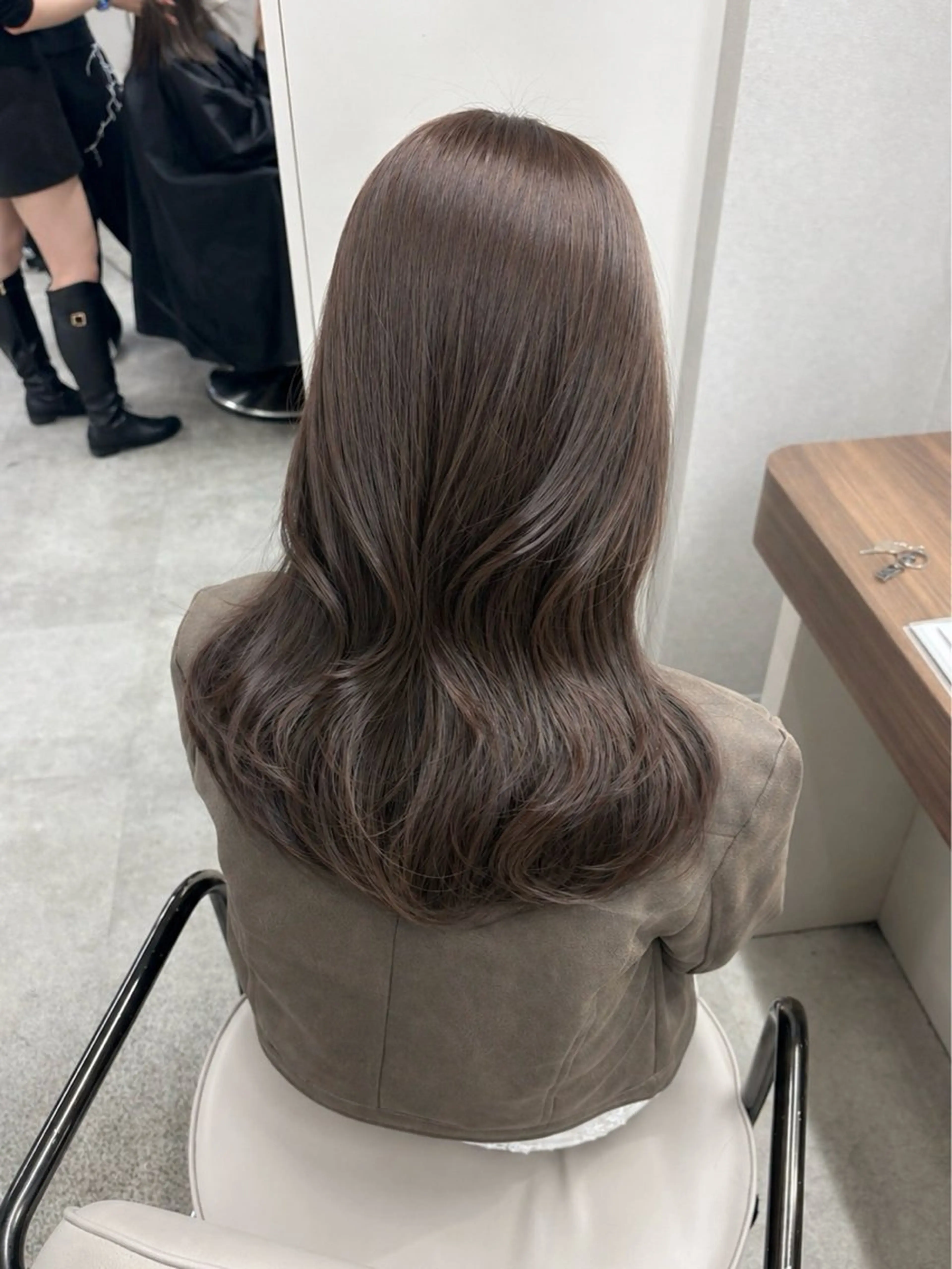 ロング ヘアカラー 家村 茉由のヘアスタイル