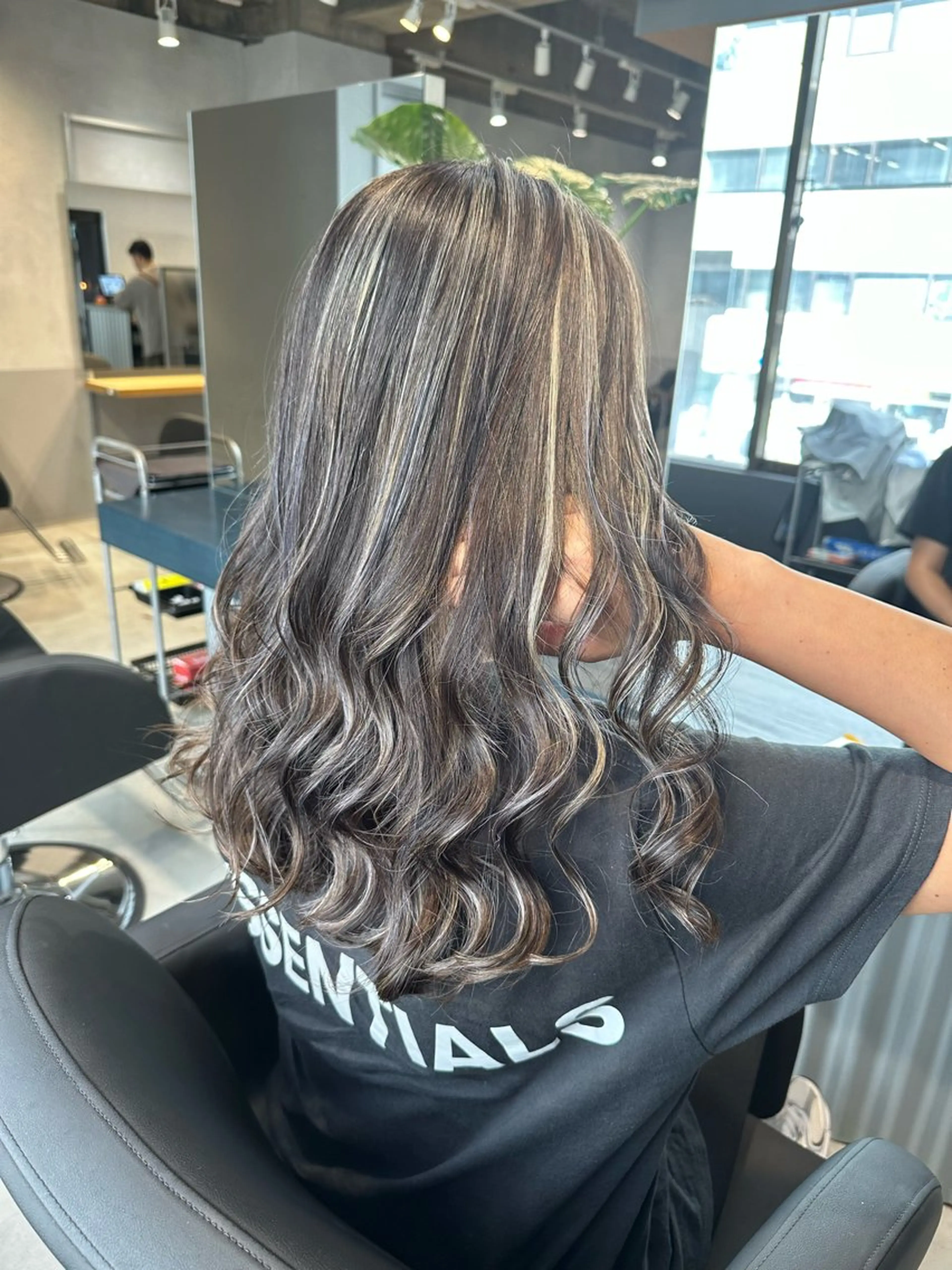 ロング カラー カット ヘアカラー パーマ 縮毛矯正 トリートメント 🌟ハイライト/ハイ トーン🌟MIKIのヘアスタイル