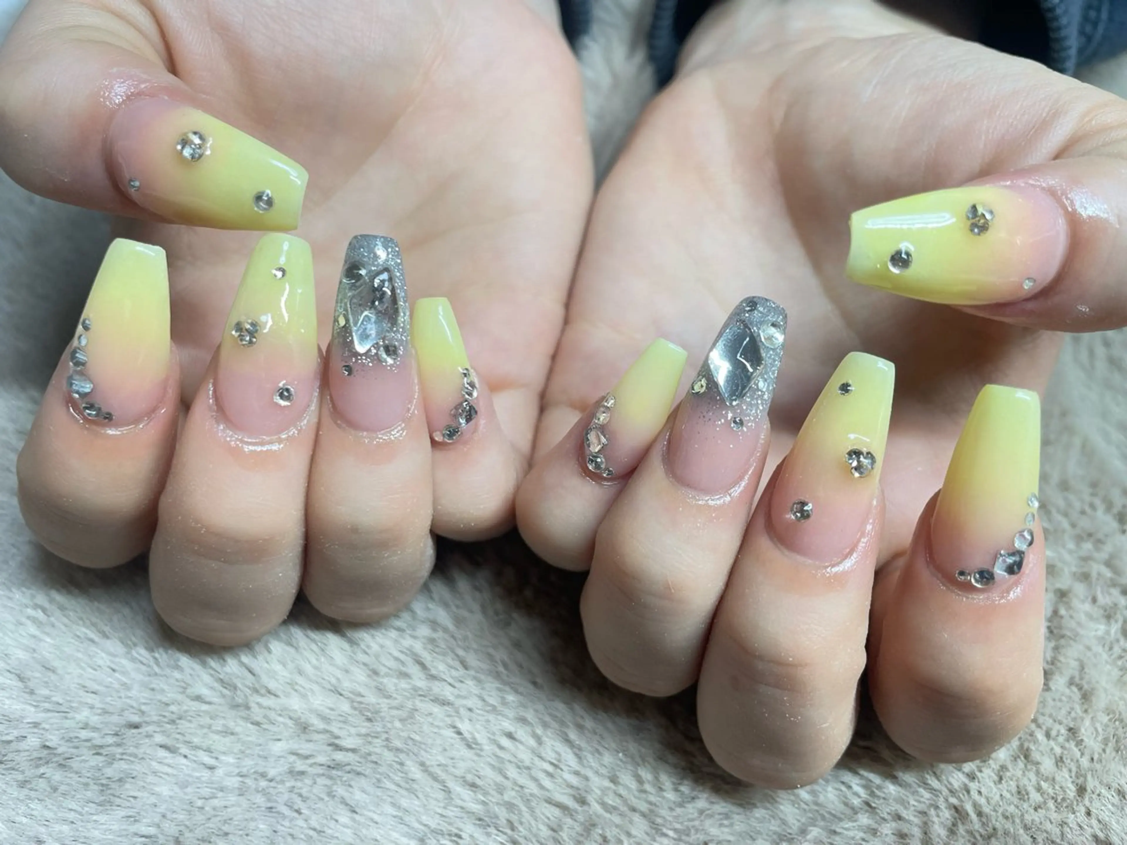 ネイル 春ネイル ハンドネイル LUNA NAIL ayuのネイルデザイン