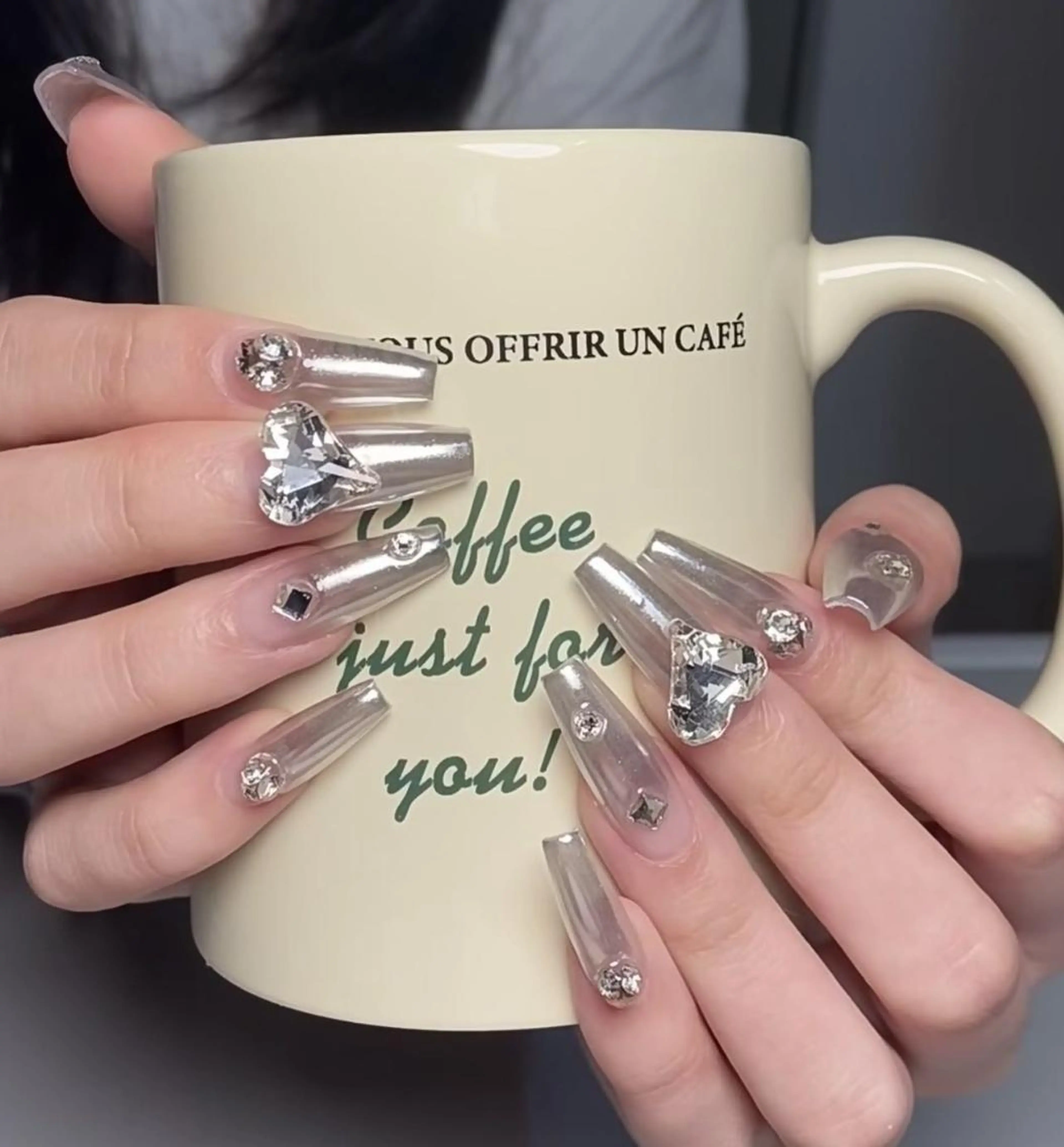 ネイル アートネイル 長さ出し ネイルチップ Queens みなみのネイルデザイン