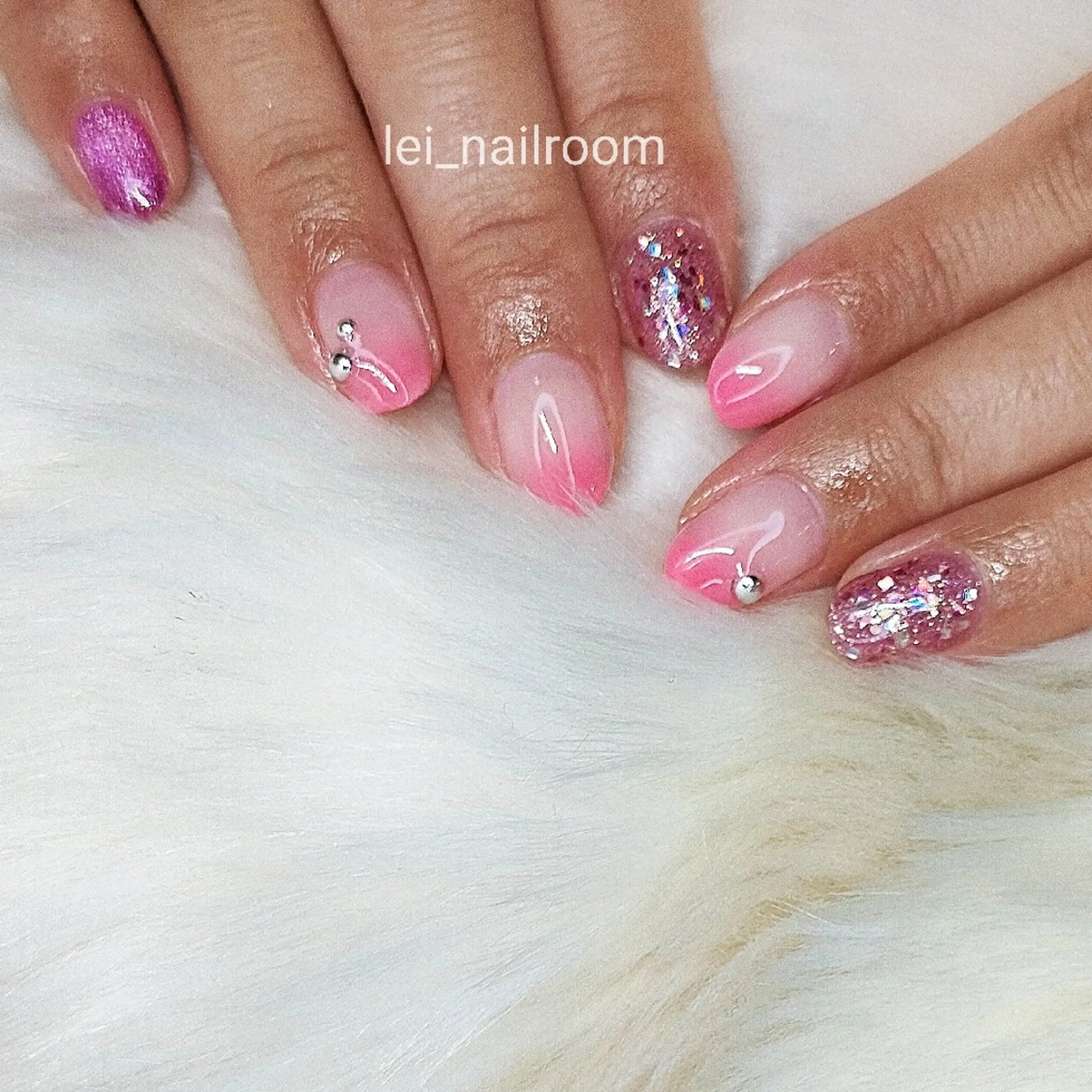 ネイル ラメ(グリッター) マグネットネイル ピンク lei🌼 nailroomのネイルデザイン