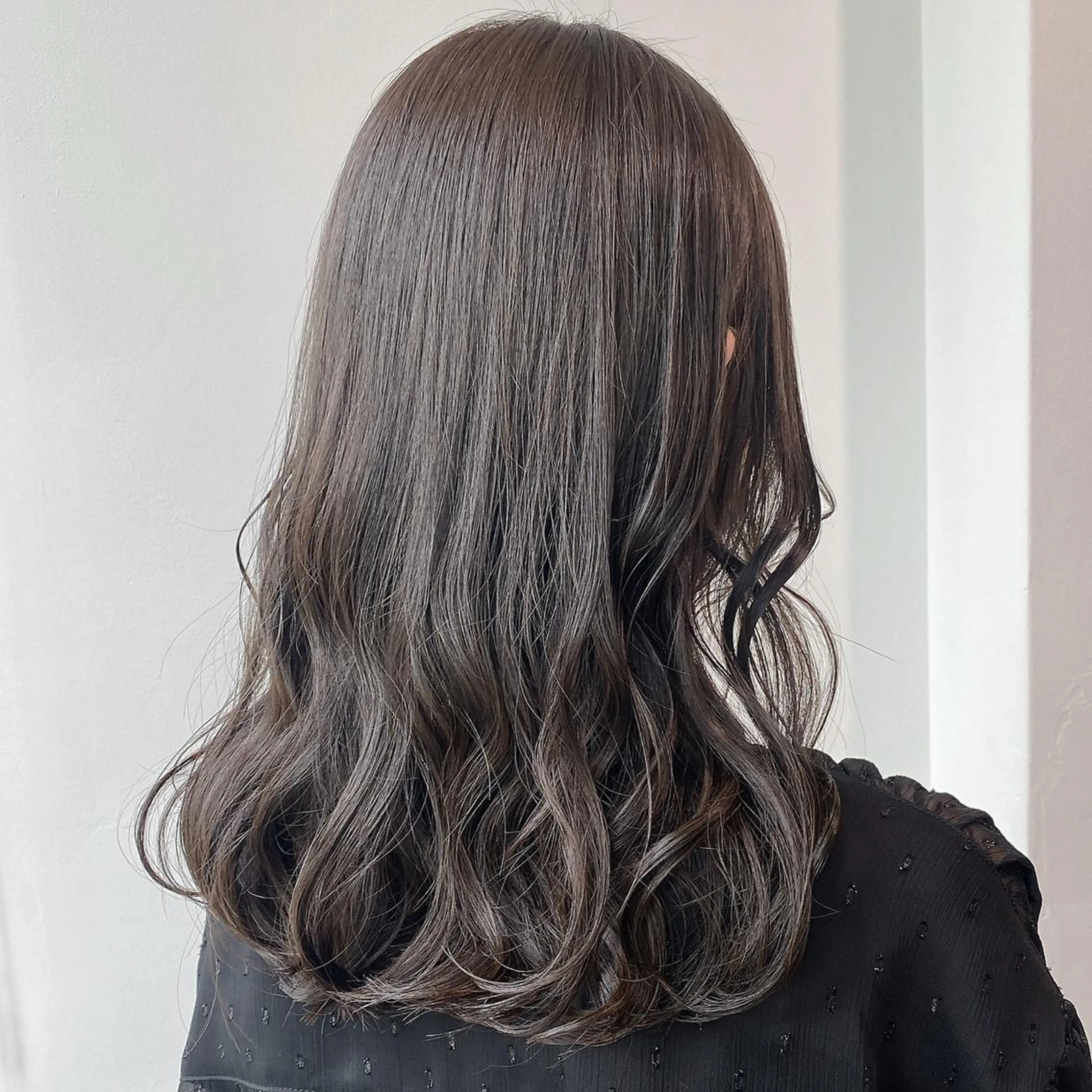 ミディアム カラー カット 縮毛矯正 トリートメント 佐藤史哉＊ 韓国レイヤー赤み除去のヘアスタイル