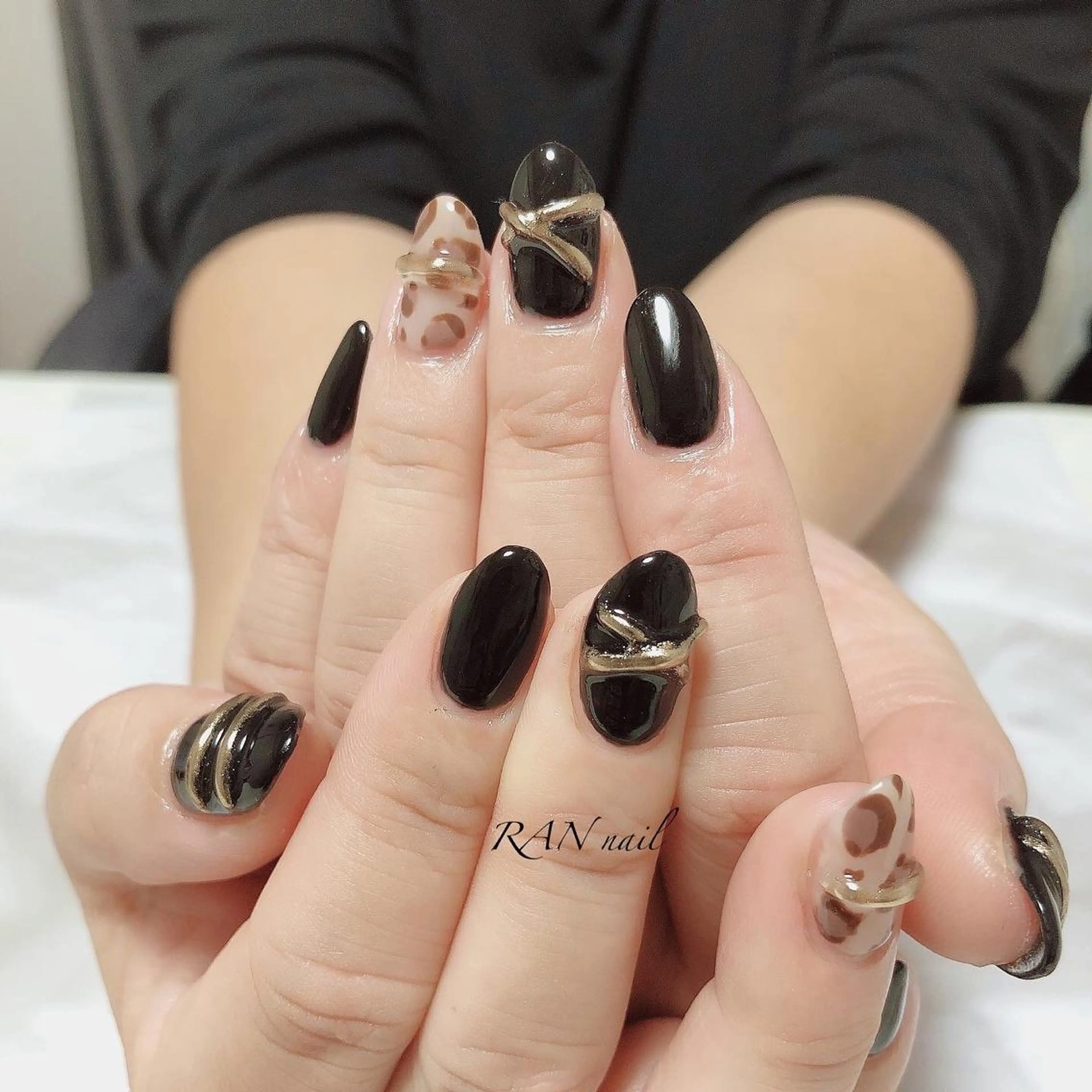 ネイル アニマル柄 ブルー フットネイル ジェルネイル ゴールド RAN nailのネイルデザイン