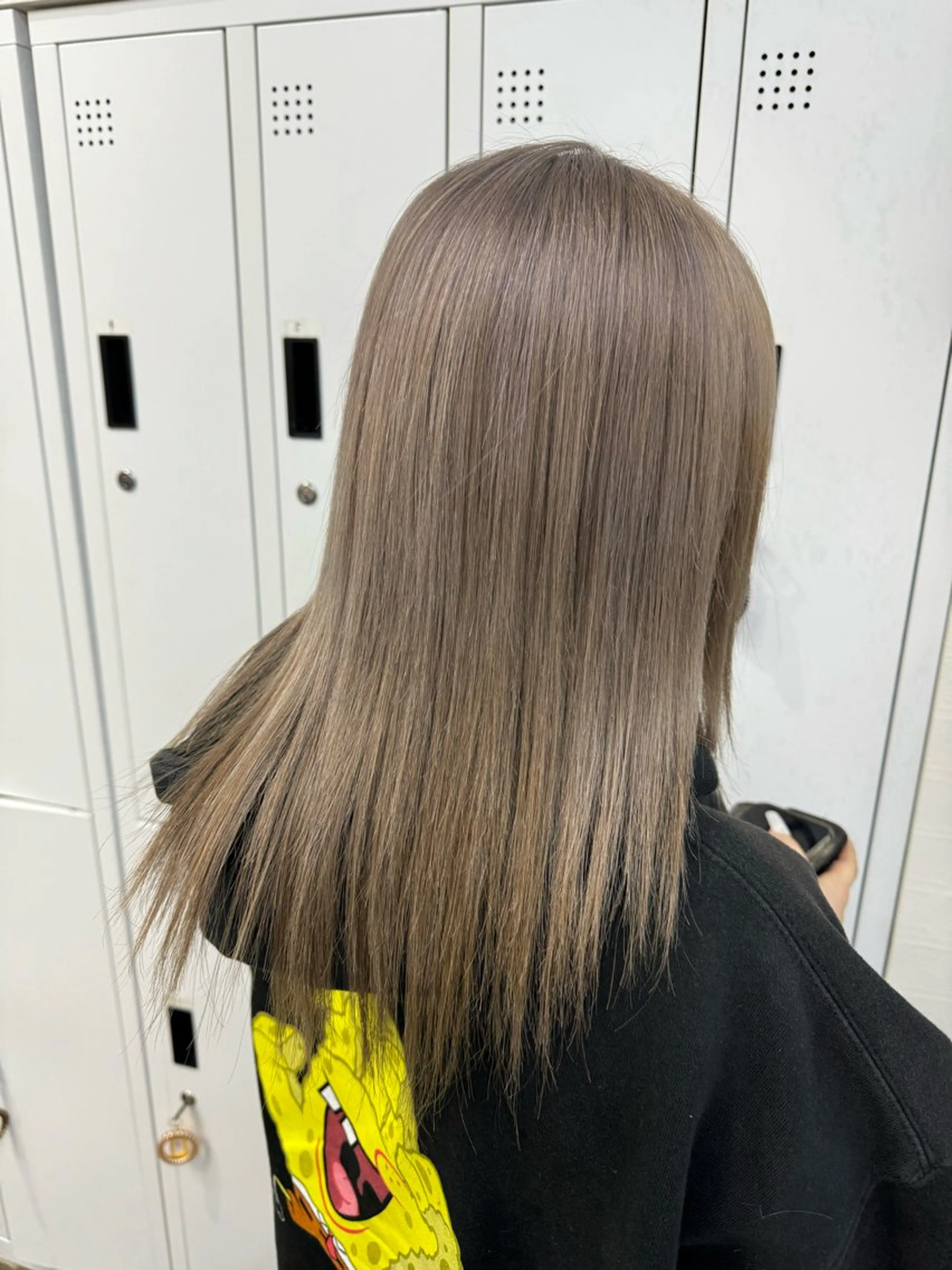 セミロング 横浜🦋ハイトーン 🫐シャドウルーツのヘアスタイル