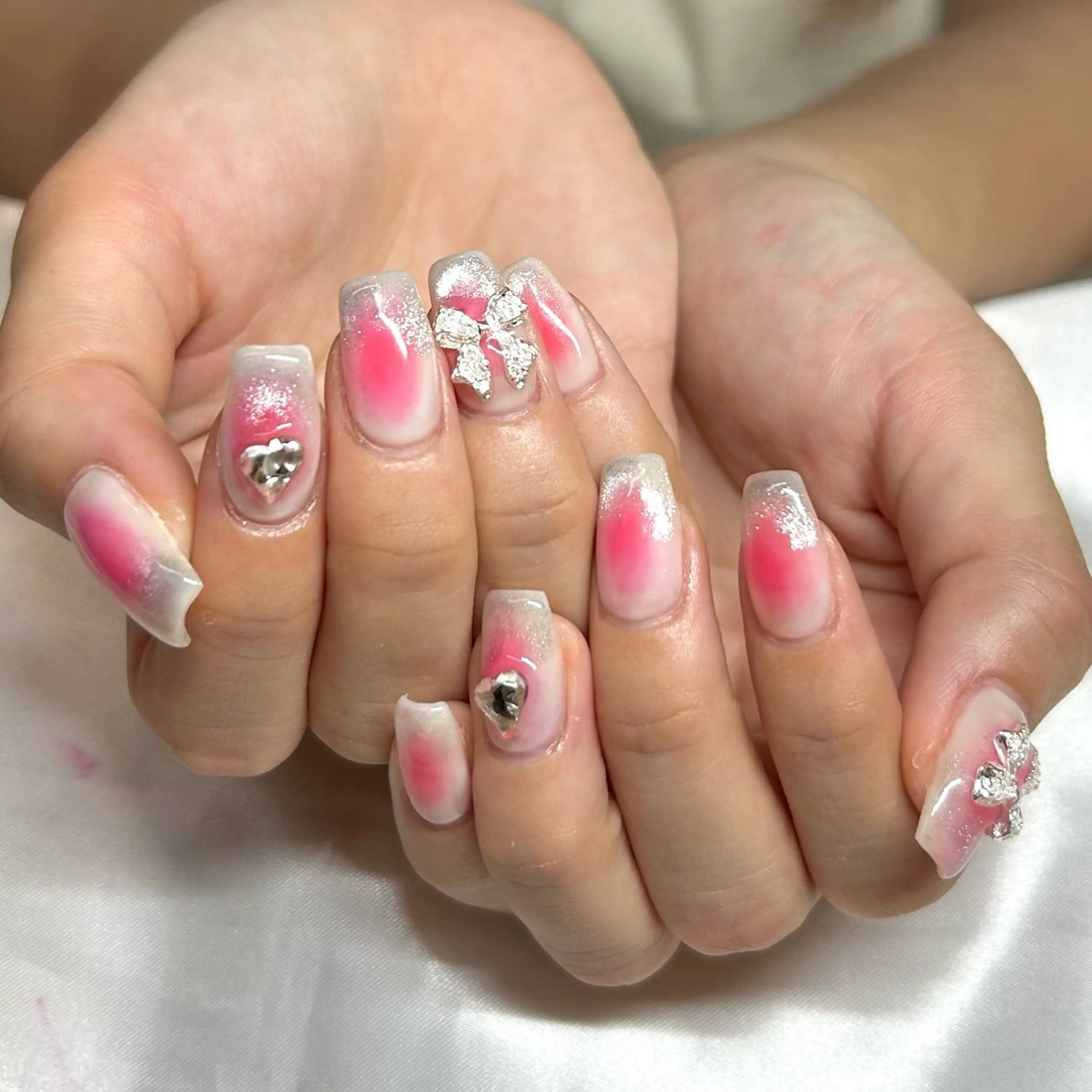 ネイル チークネイル マグネットネイル shine'an fuka🌿🫧のネイルデザイン