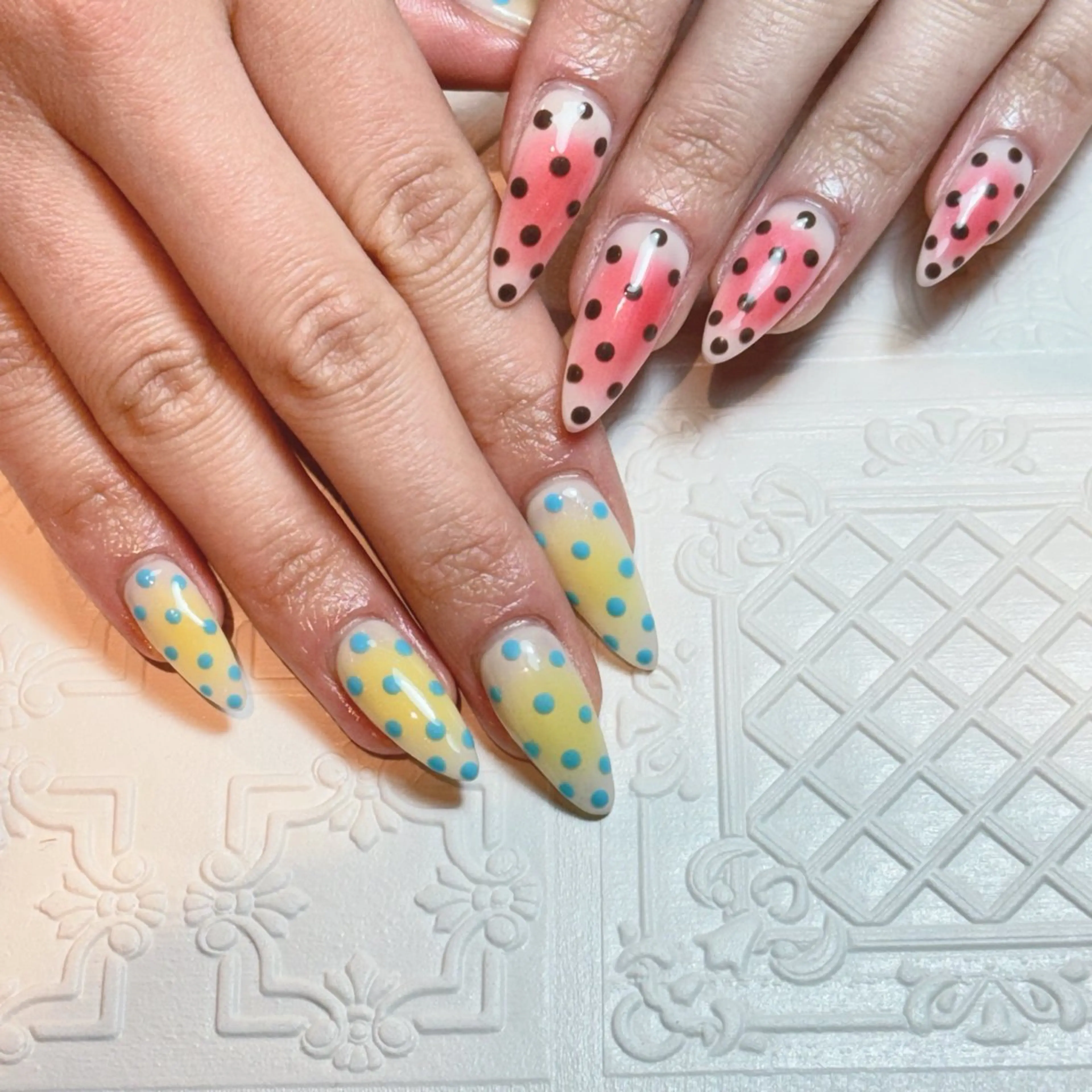 ネイル チークネイル ドット ハンドネイル brodia nails m_riのネイルデザイン