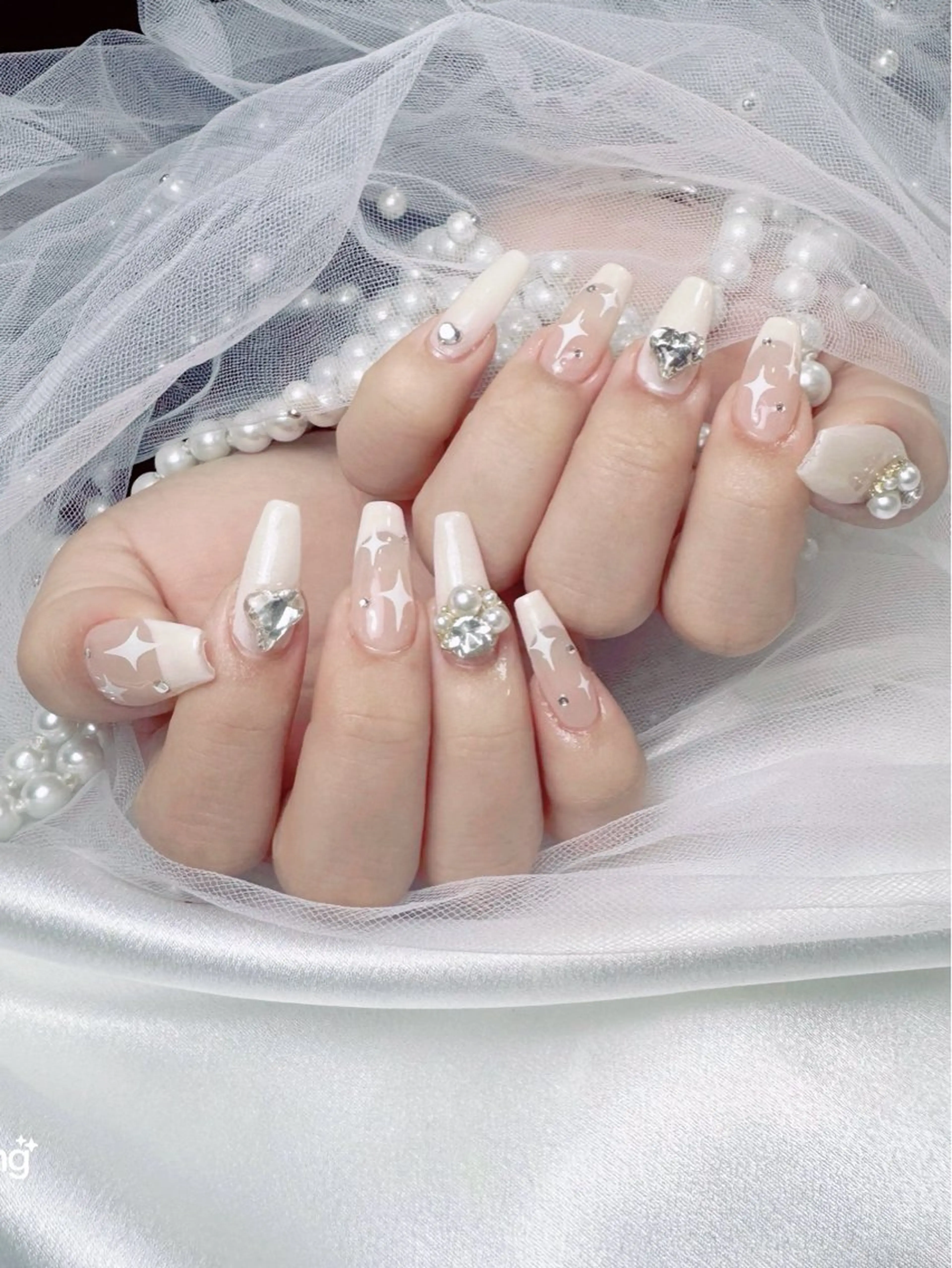 ネイル ハンドネイル チョウ チョウのネイルデザイン