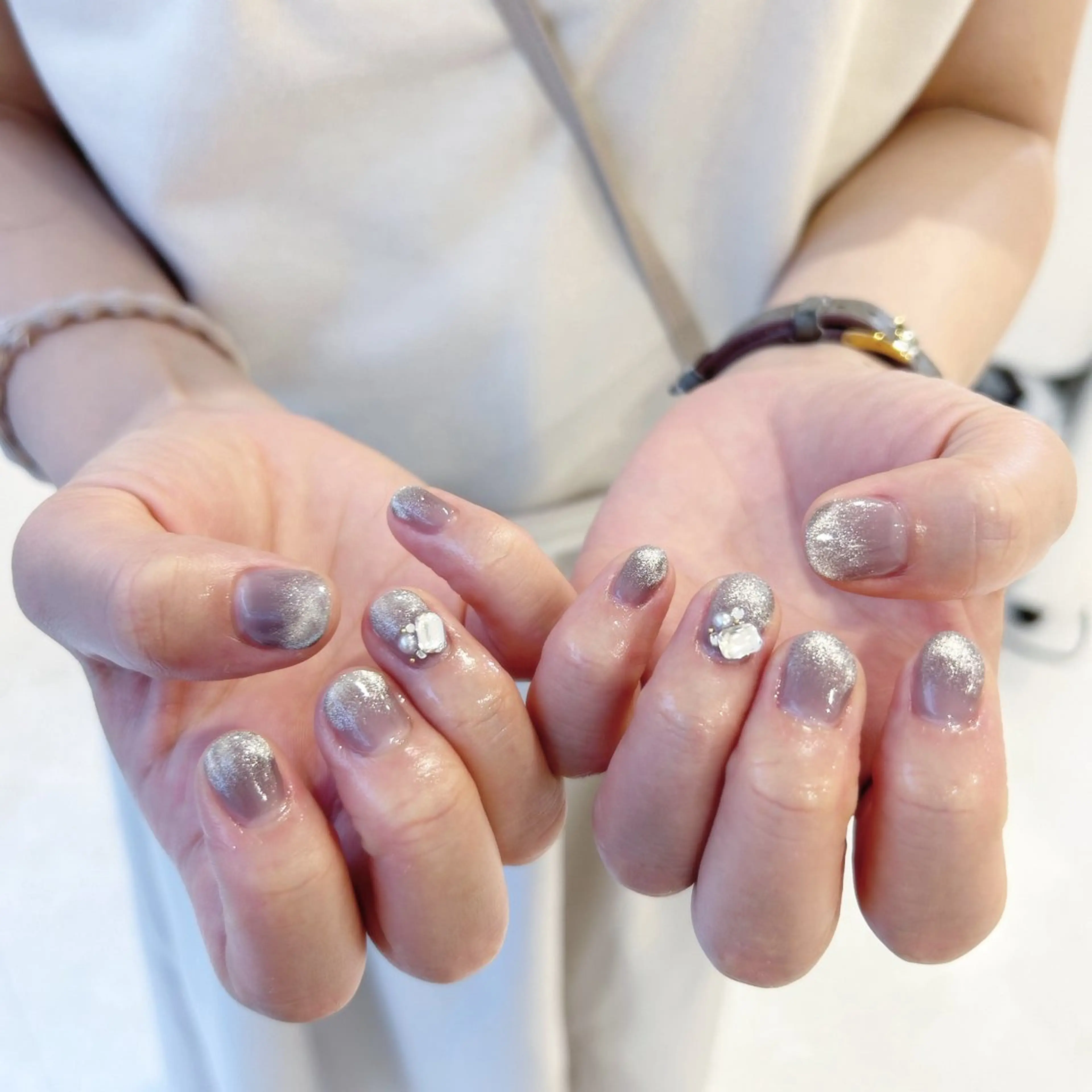 ネイル グラデーション マグネットネイル シルバー ハンドネイル Uzuki ／ROCCOnailのネイルデザイン