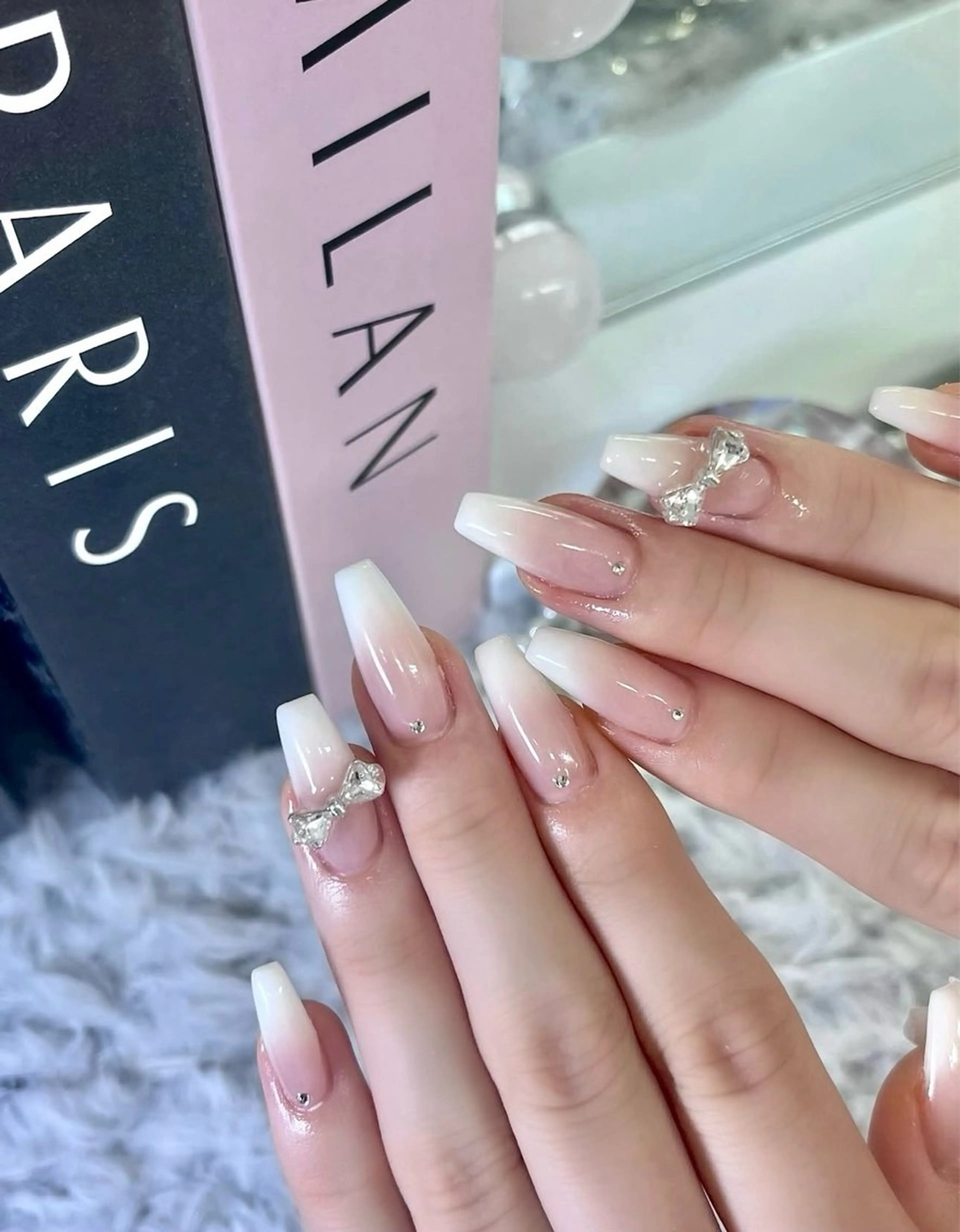 ネイル フットネイル ジェルネイル キラキラネイル 韓国ネイル マグネットネイル ハンドネイル TIDY .のネイルデザイン