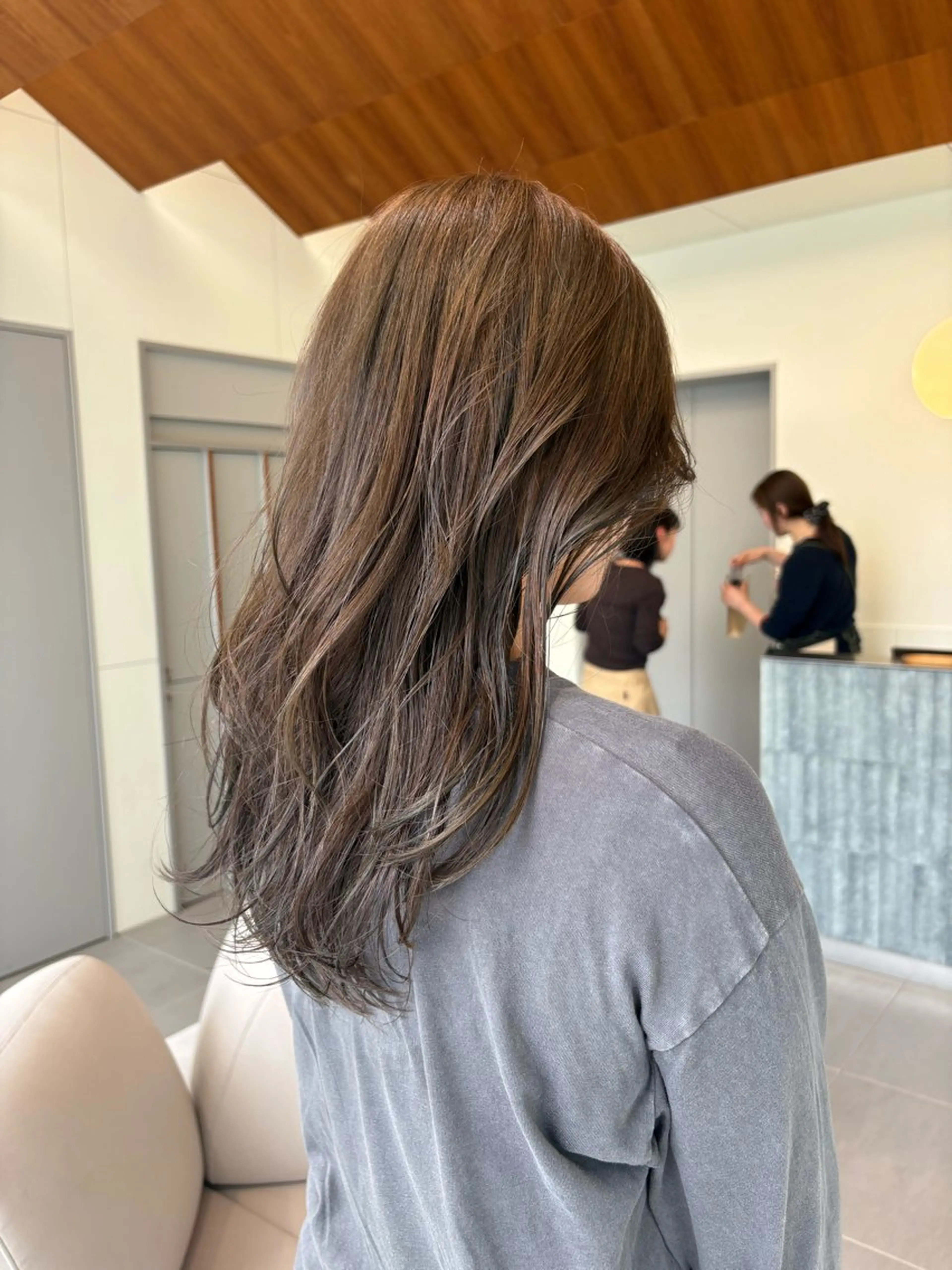 ロング カット ヘアカラー 💡レイヤーカット/ グレージュ松本隼人のヘアスタイル