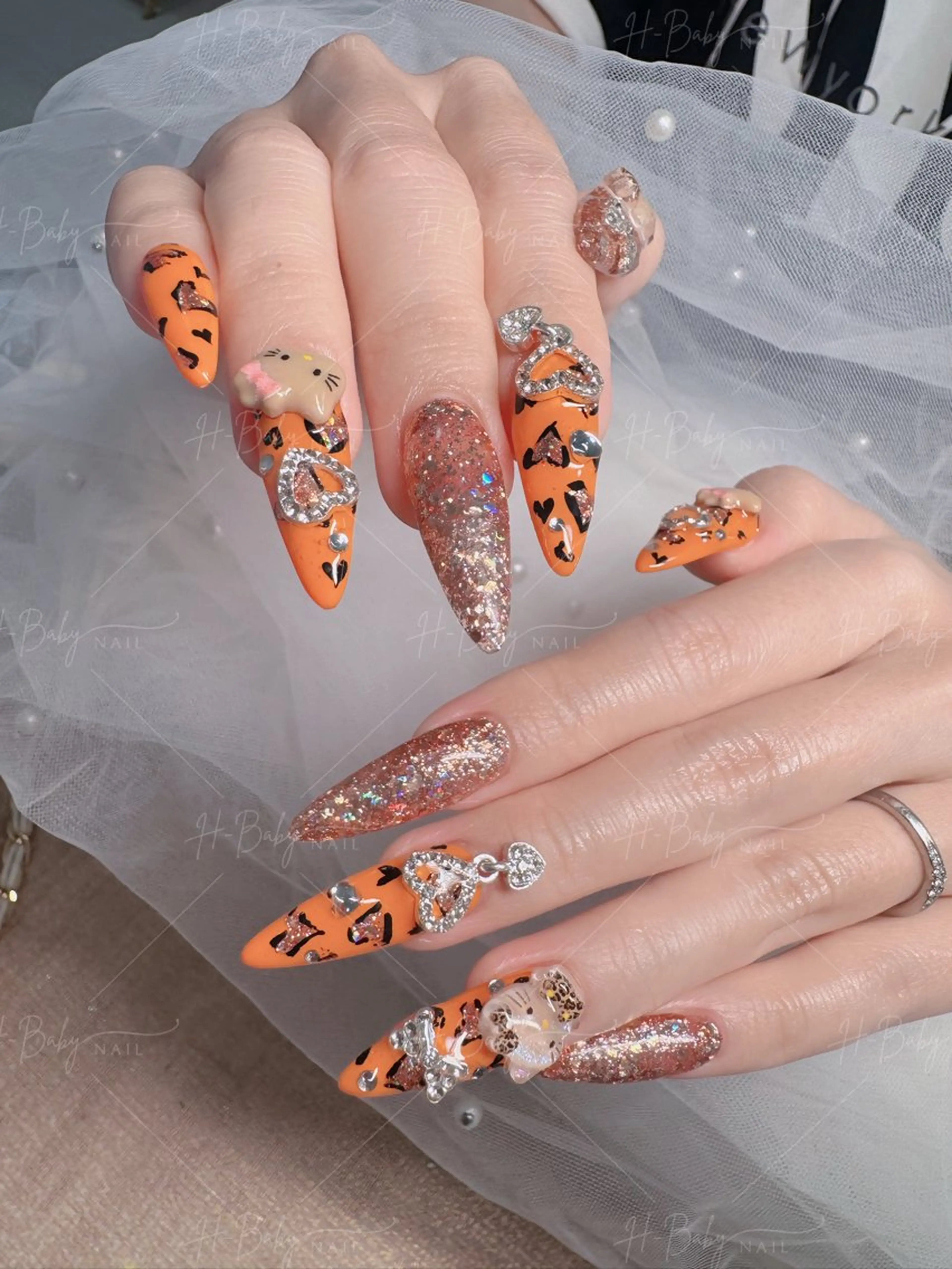 ネイル フレンチネイル ジェルネイル ガラスフレンチ ハロウィン ハート ハンドネイル H.baby Nail Salonのネイルデザイン