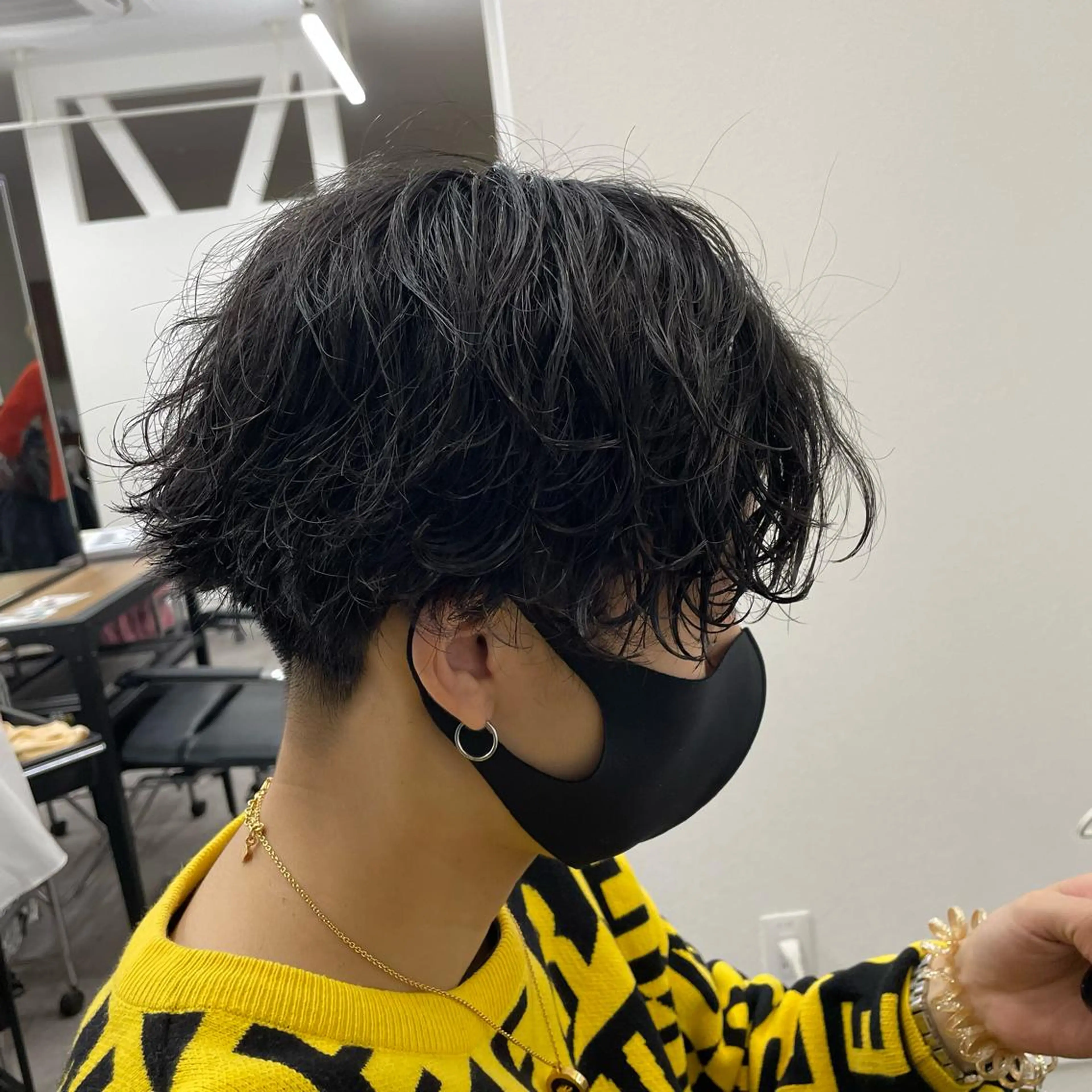 ミディアム メンズ ミディアムパーマ メンズパーマ 波巻きパーマ 高槻/大学生にも人気 🥰ルービック高槻のヘアスタイル