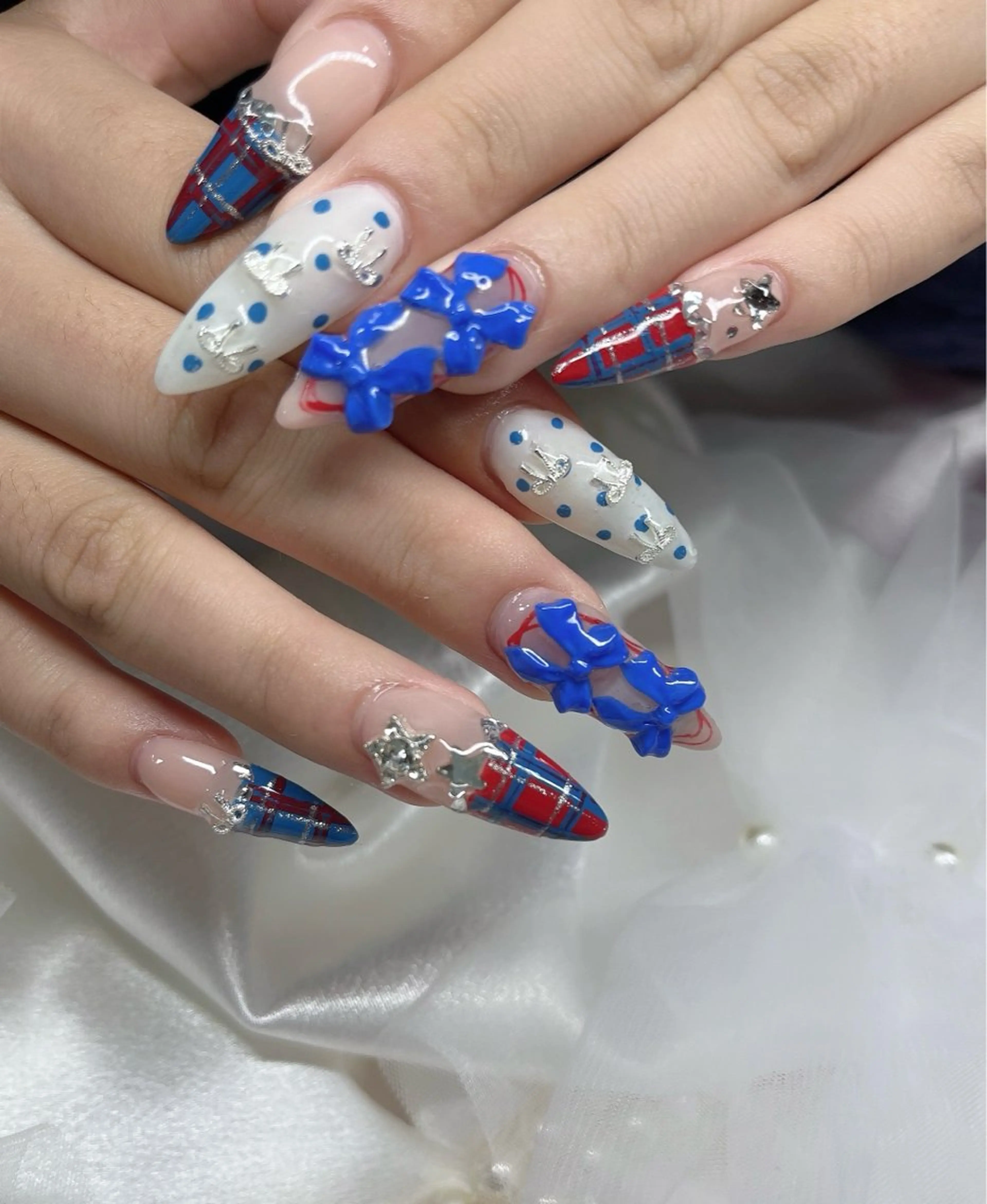 ネイル ハンドネイル YOLO NAILのネイルデザイン